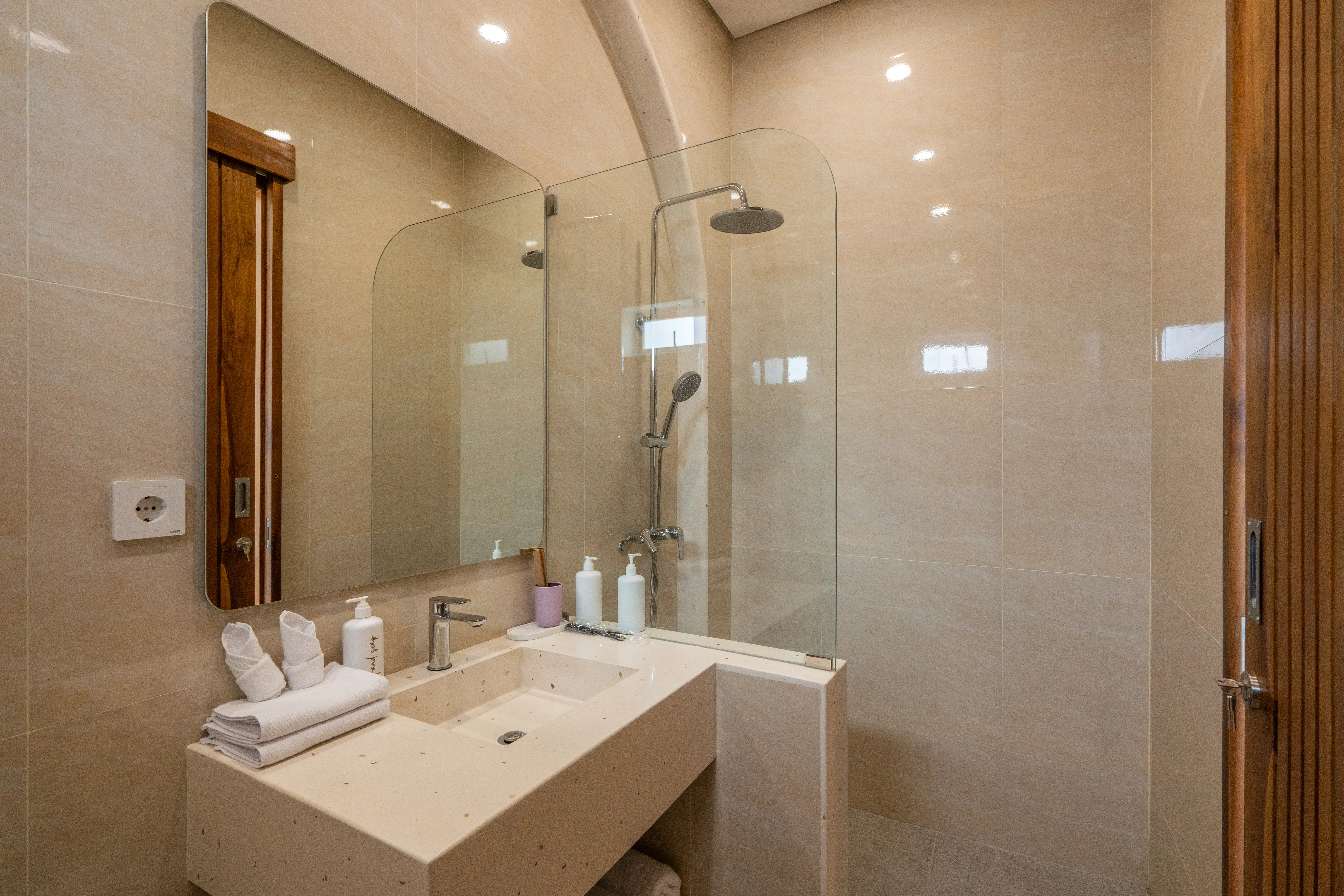Villa 138m² in Indonesia, Canggu. Priced at 159000$ rent photo-6