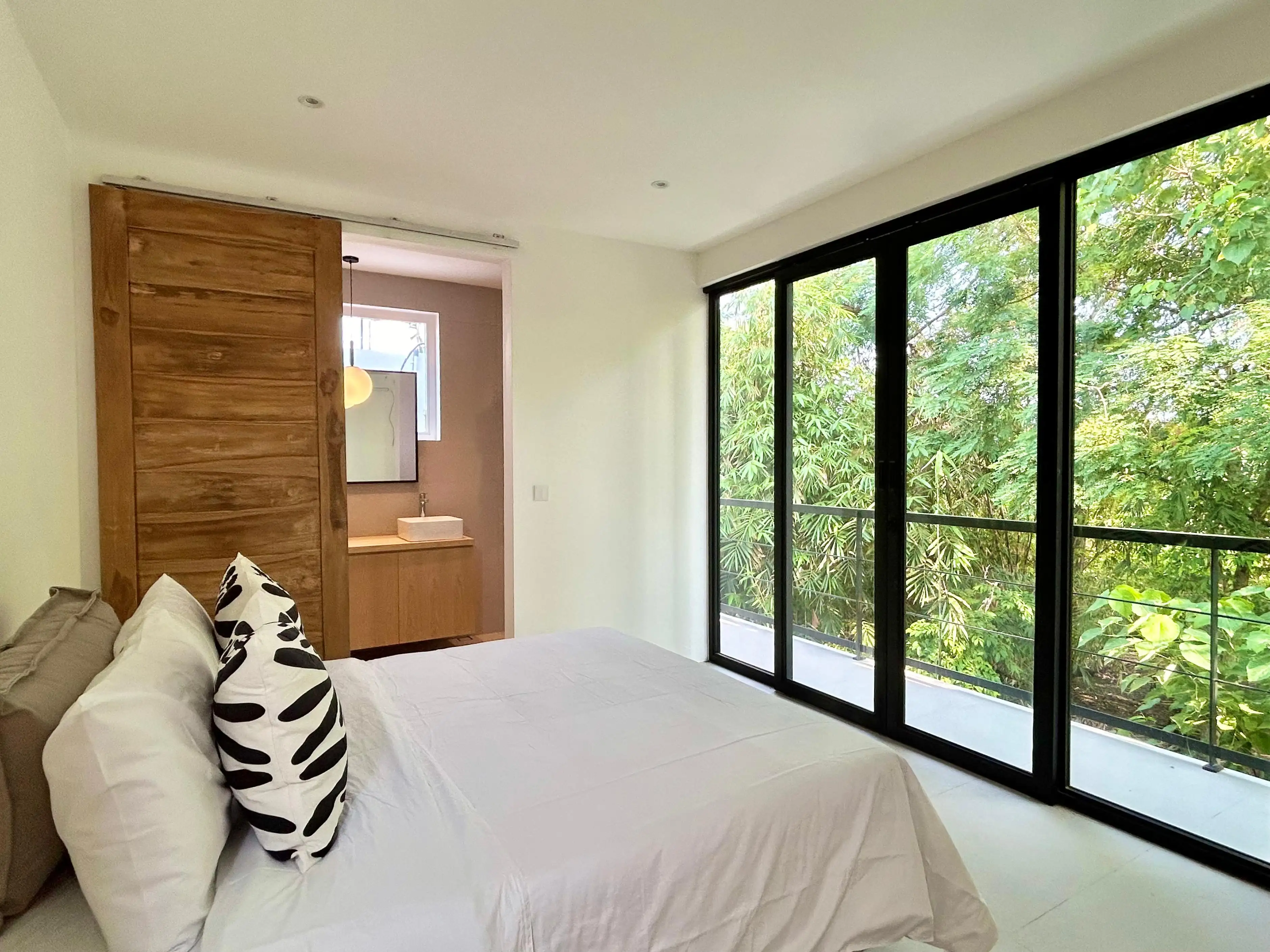 Villa 146m² in Indonesia, Canggu. Priced at 250000$ rent photo-5
