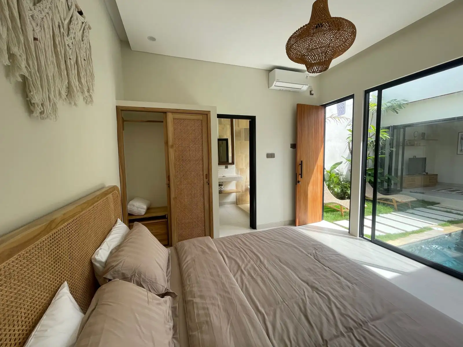 Villa 65m² in Indonesia, Kuta. Priced at 165308$ rent photo-7