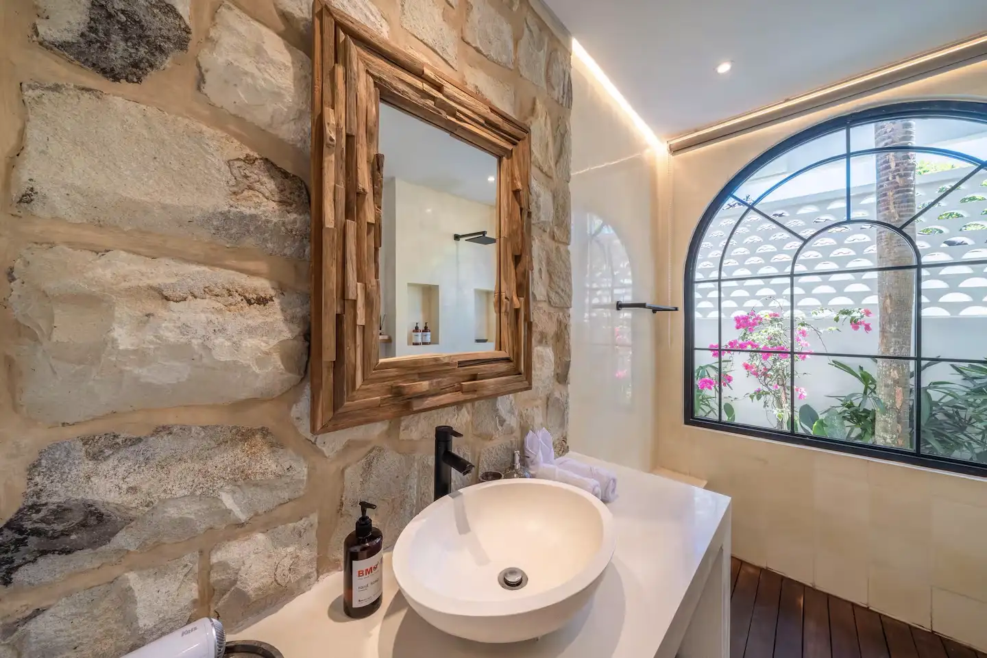 Villa 141m² in Indonesia, Canggu. Priced at 260000$ rent photo-18