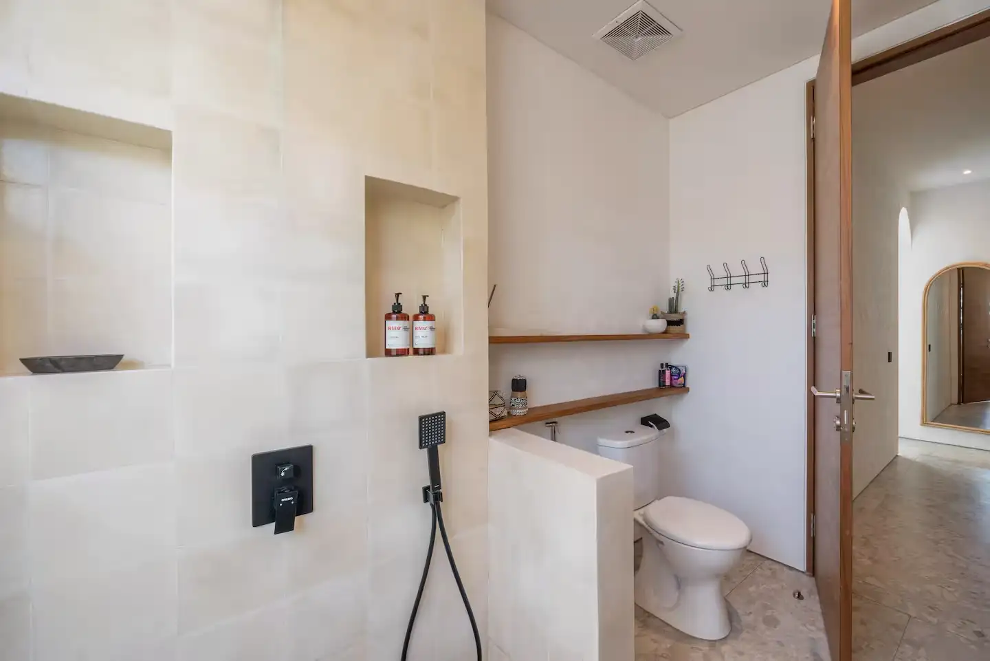 Villa 141m² in Indonesia, Canggu. Priced at 260000$ rent photo-23