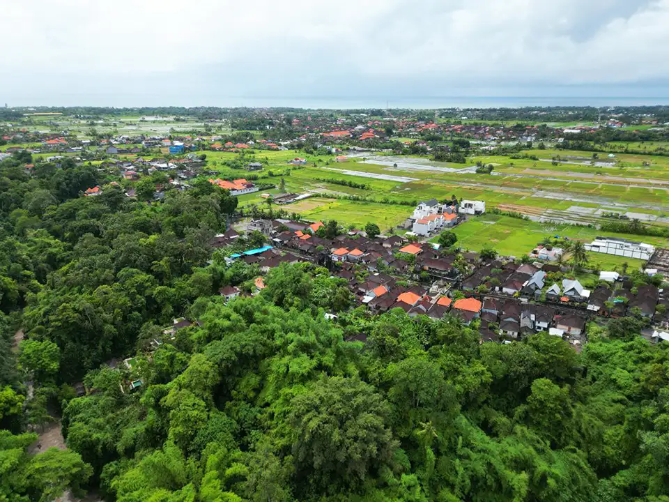 Land 0m² in Indonesia, Tabanan. Priced at 556000$ rent photo-1