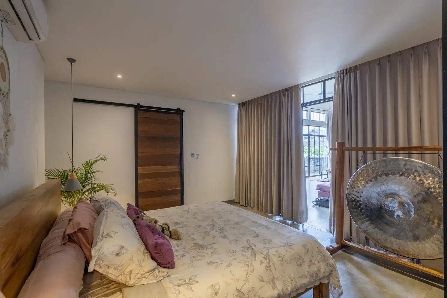 Flat 250m² in Indonesia, Canggu. Priced at 555000$ rent photo-4