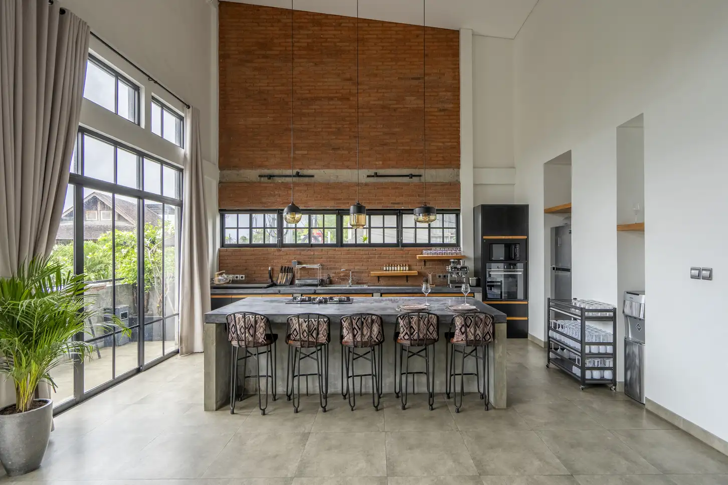 Flat 250m² in Indonesia, Canggu. Priced at 555000$ rent photo-12
