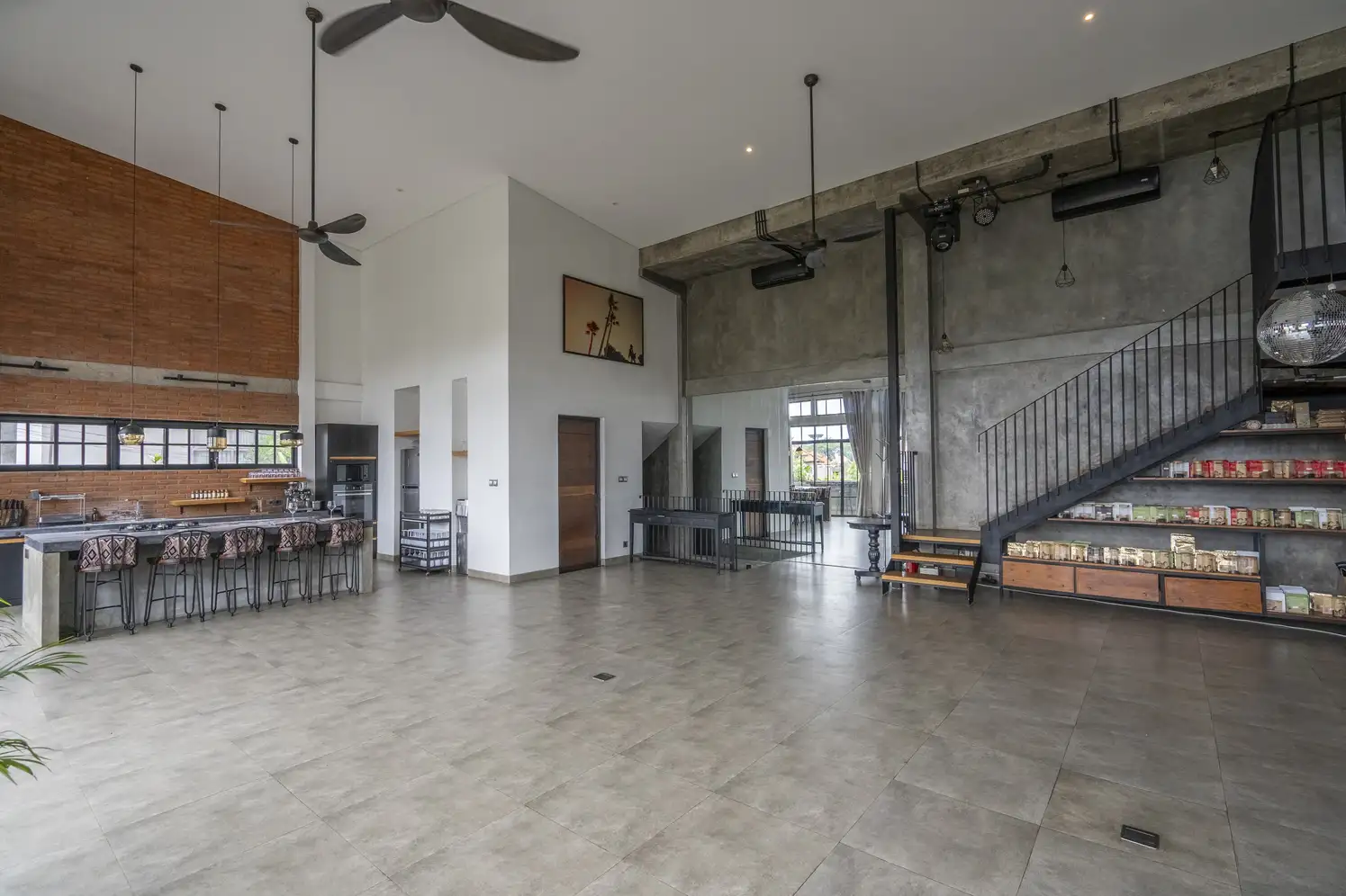 Flat 250m² in Indonesia, Canggu. Priced at 555000$ rent photo-17