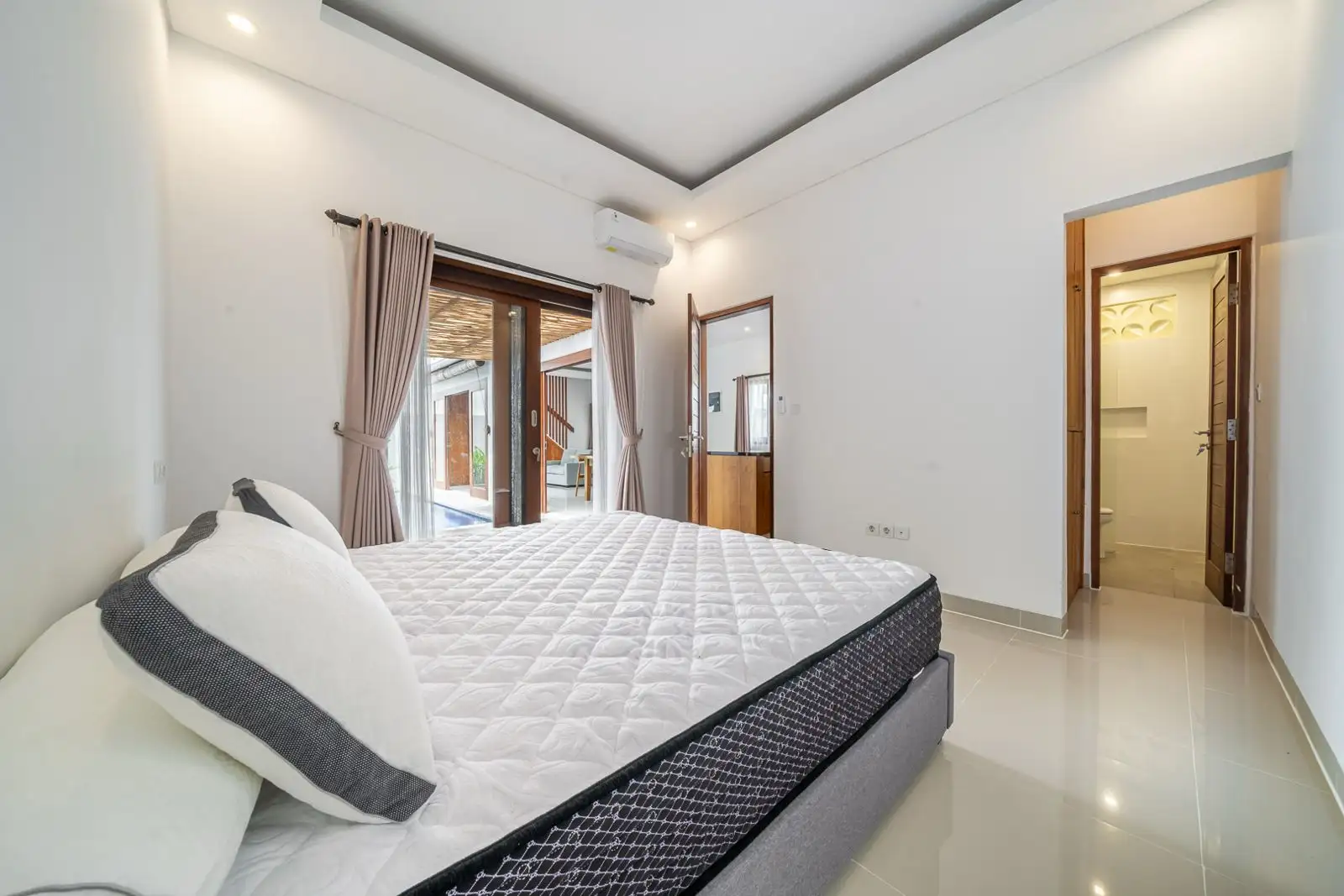 Villa 140m² in Indonesia, Kerobokan. Priced at 230000$ rent photo-5