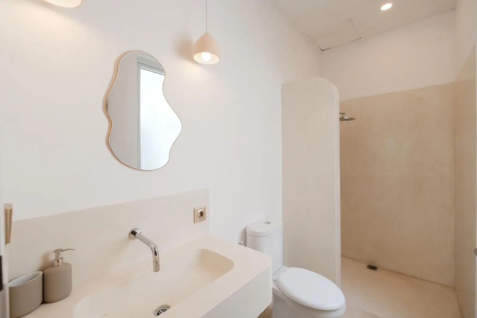Flat 45m² in Indonesia, Canggu. Priced at 111000$ rent photo-7