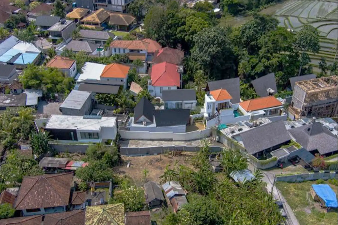 Land 0m² in Indonesia, Canggu. Priced at 69283$ rent photo-1