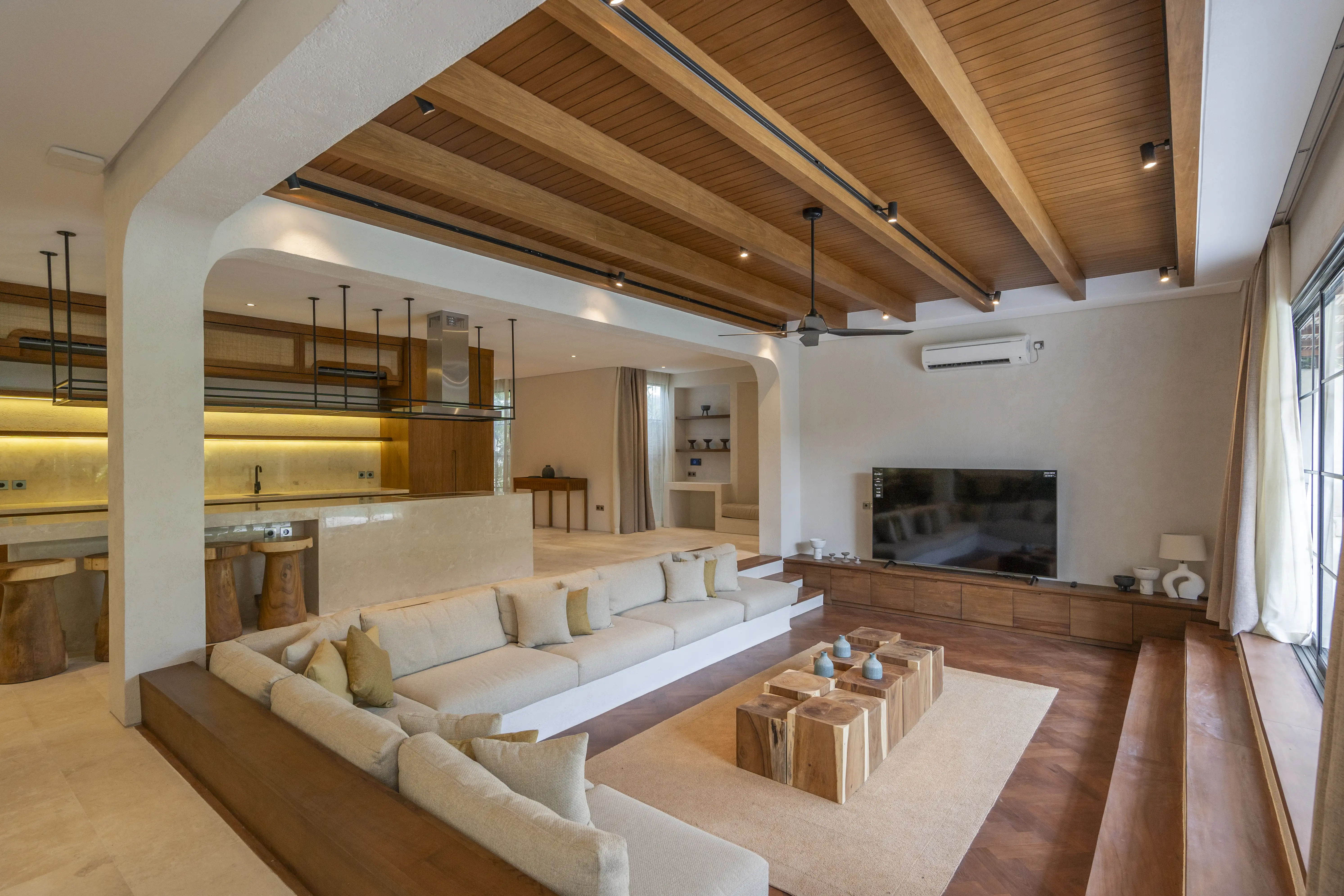 Villa 400m² in Indonesia, Canggu. Priced at 1200000$ rent photo-28