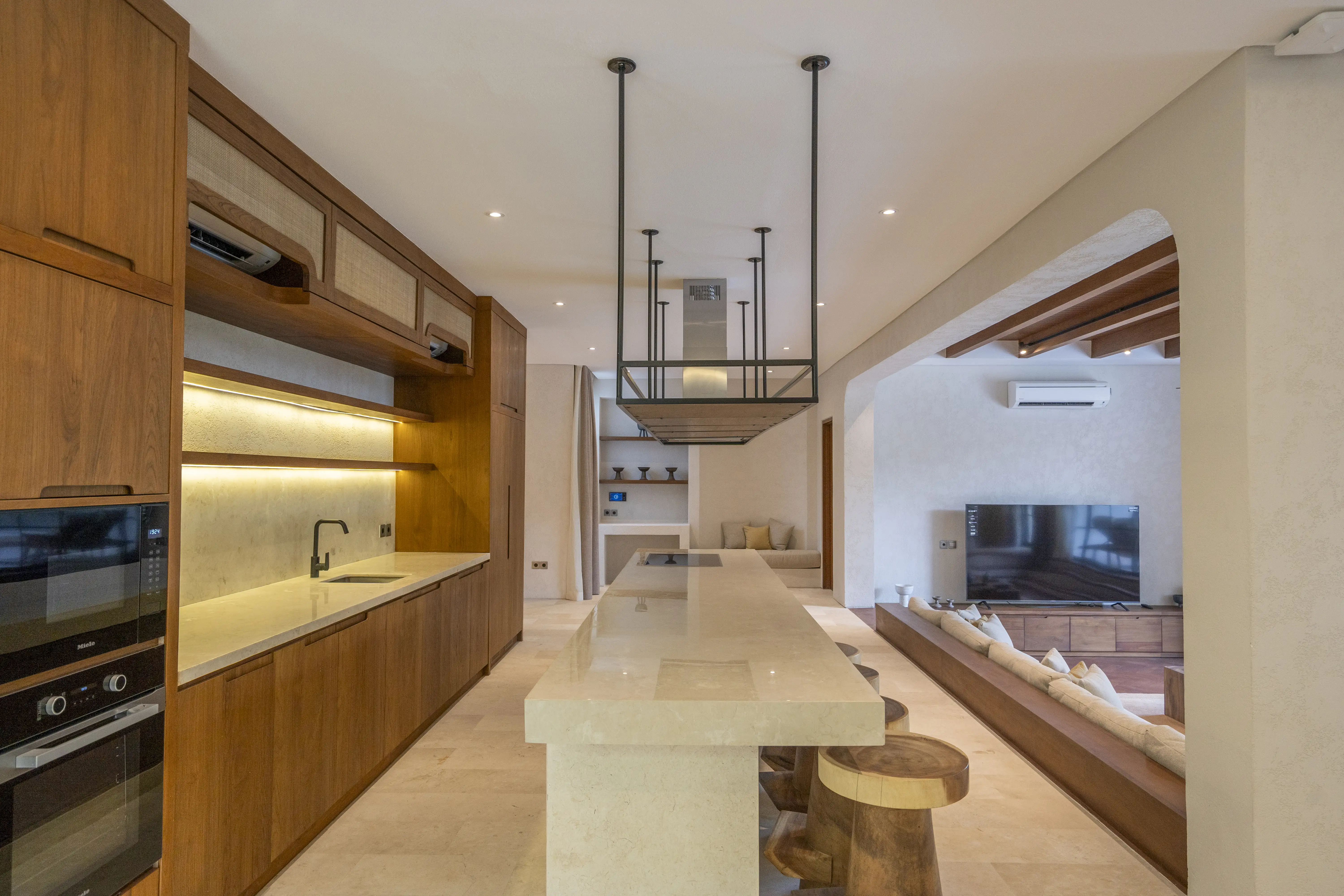 Villa 400m² in Indonesia, Canggu. Priced at 1200000$ rent photo-30