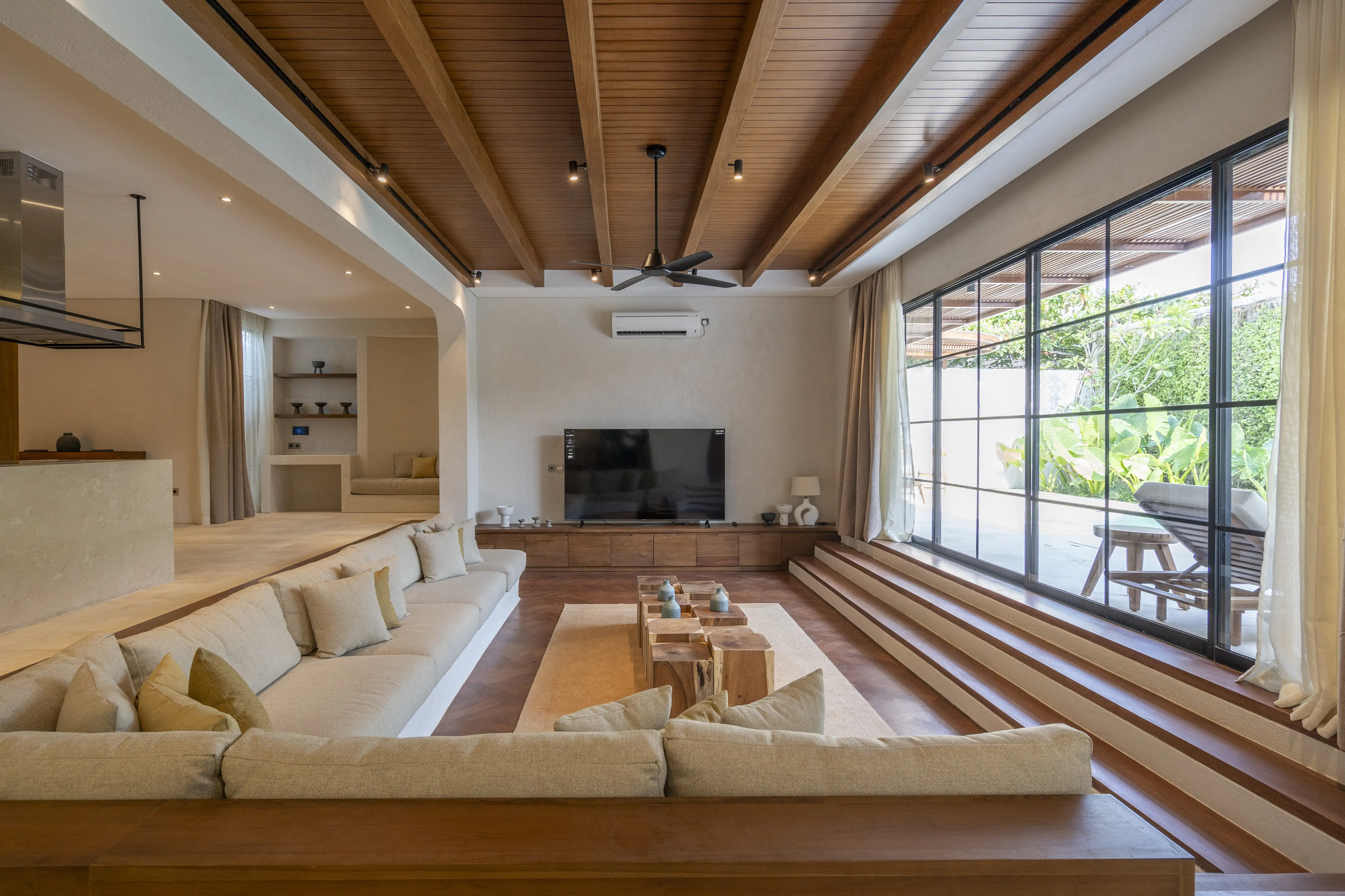 Villa 400m² in Indonesia, Canggu. Priced at 1200000$ rent photo-31