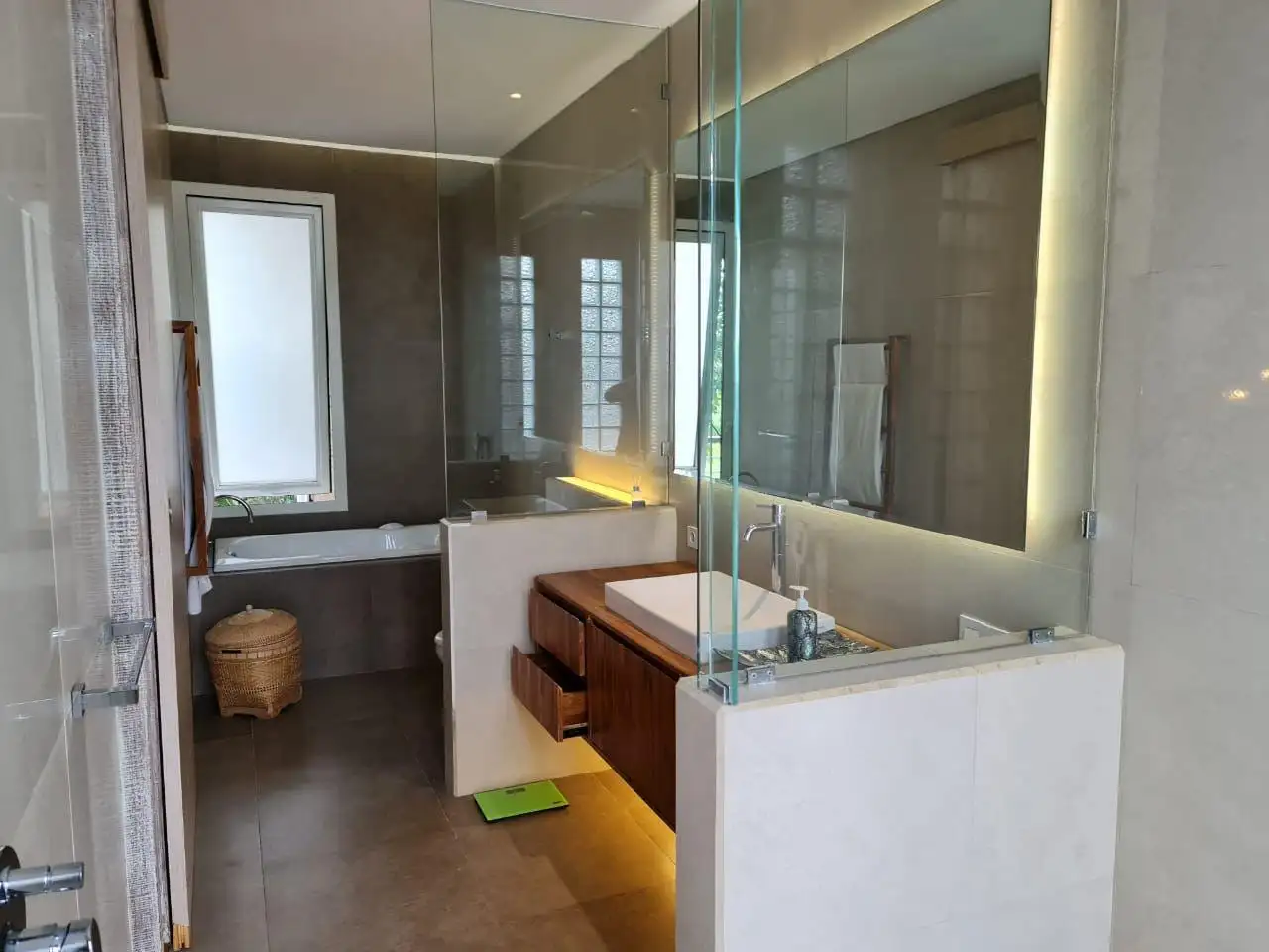 Villa 450m² in Indonesia, Kerobokan. Priced at 490000$ rent photo-15