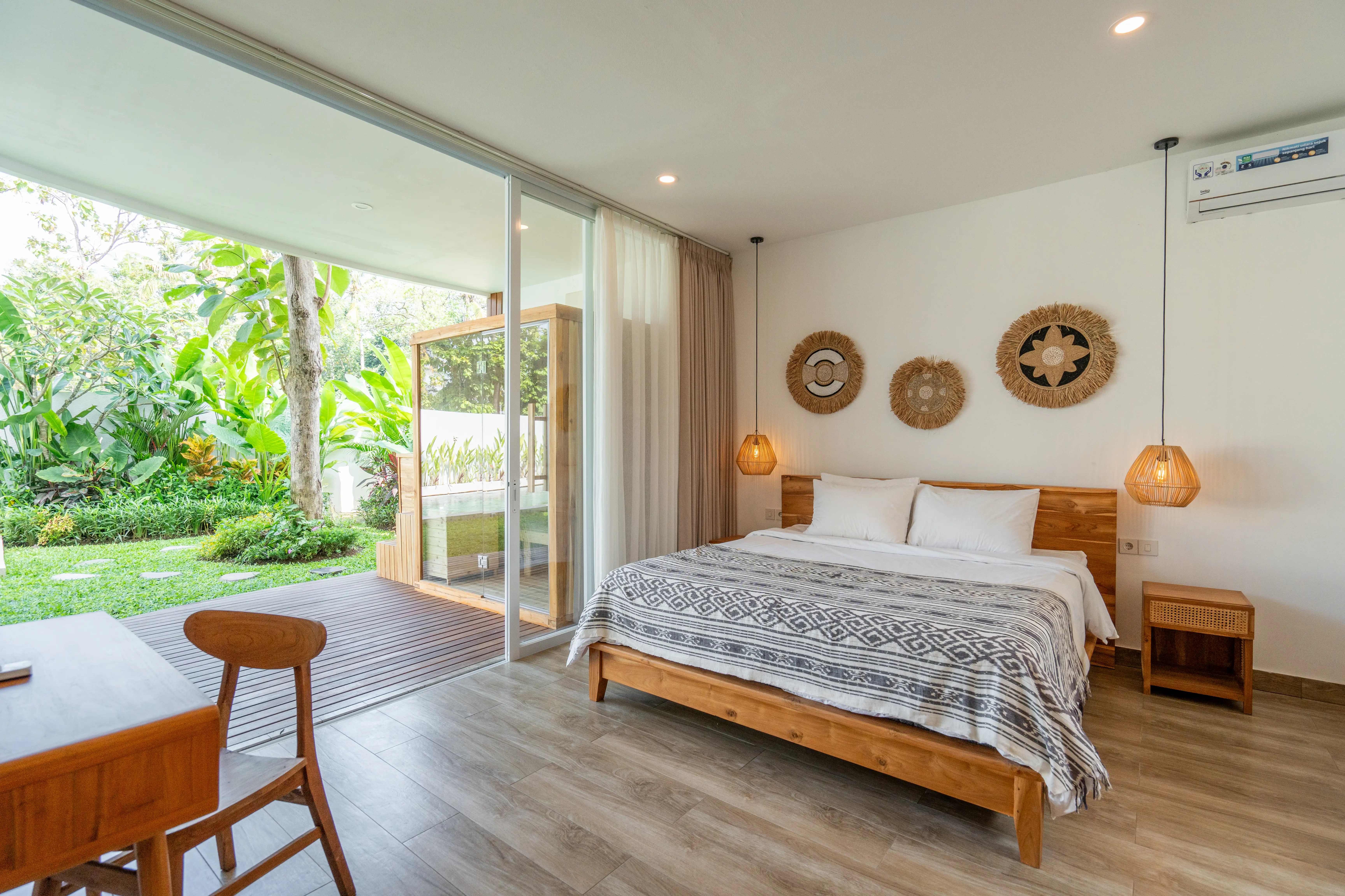 Villa 200m² in Indonesia, Kedungu. Priced at 310000$ rent photo-4