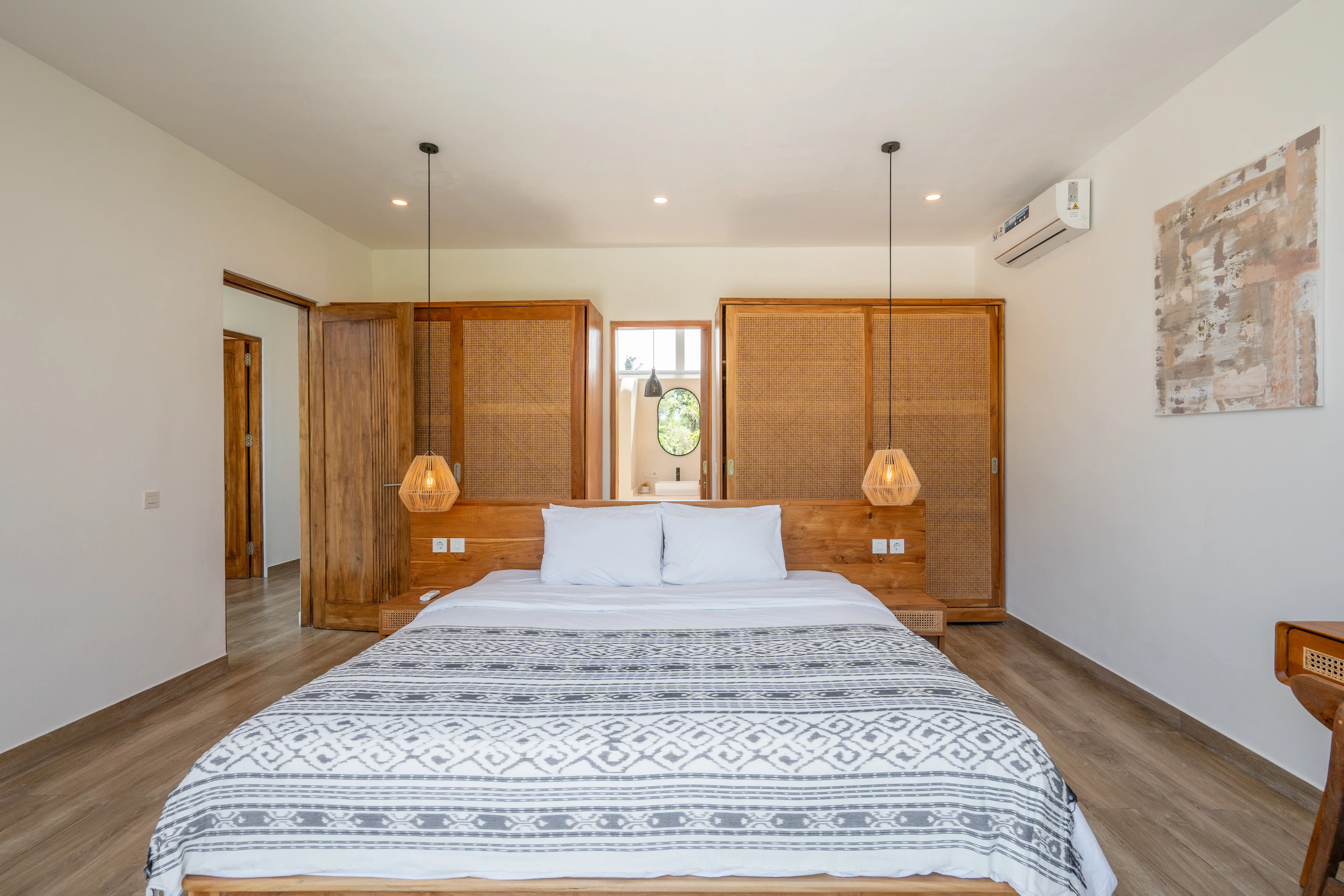 Villa 200m² in Indonesia, Kedungu. Priced at 310000$ rent photo-8