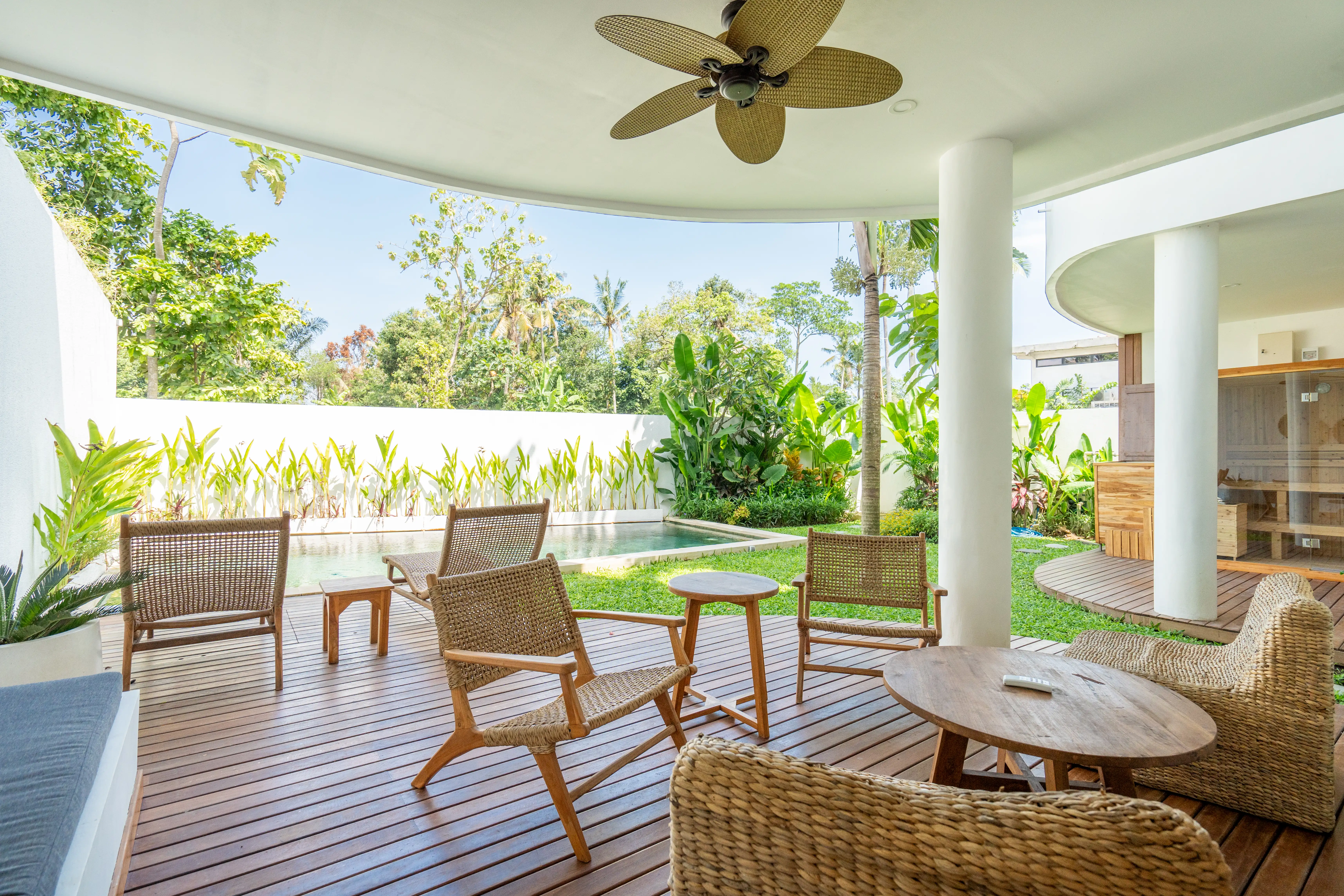 Villa 200m² in Indonesia, Kedungu. Priced at 310000$ rent photo-16