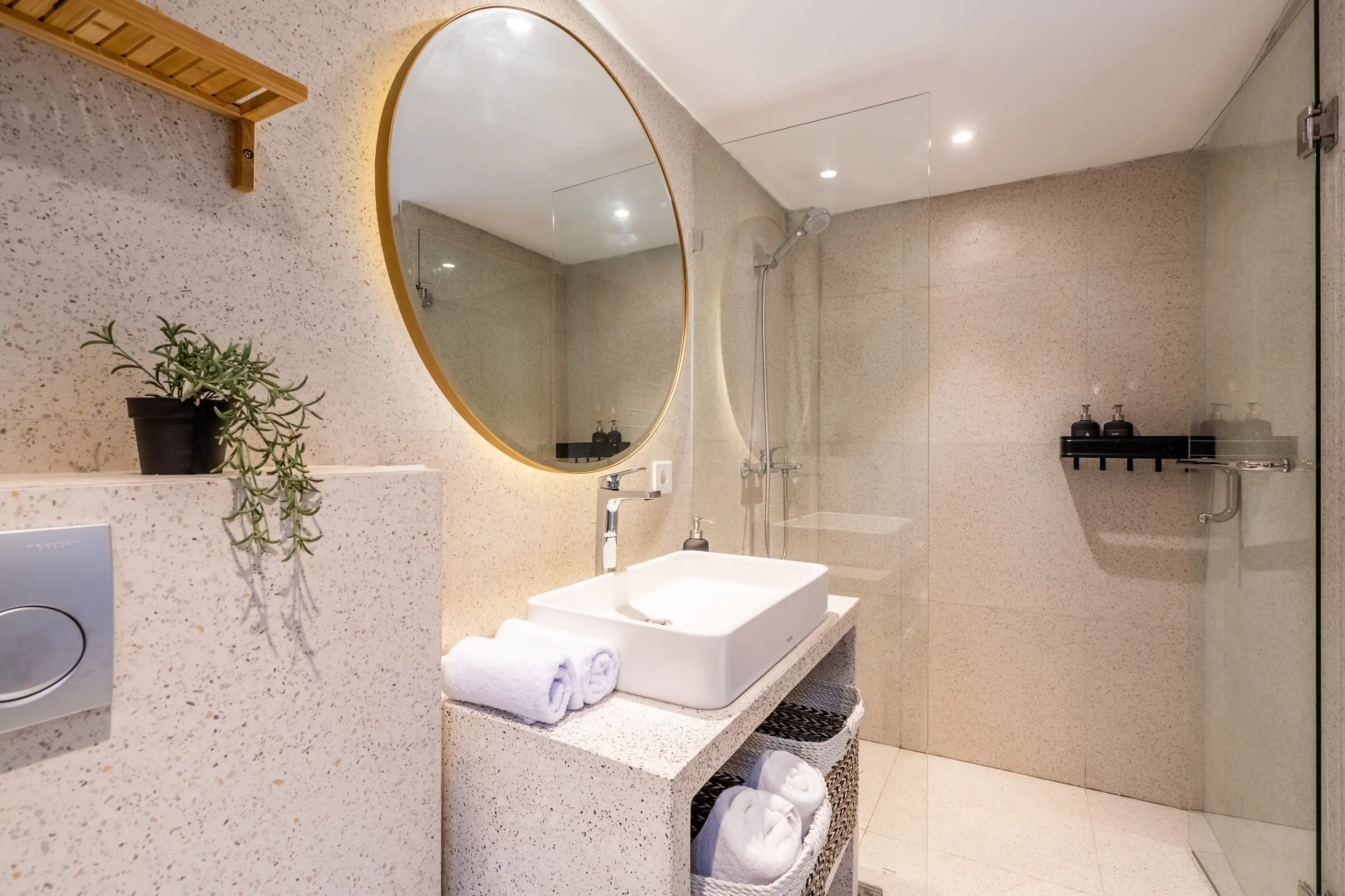 Flat 80m² in Indonesia, Canggu. Priced at 210000$ rent photo-7
