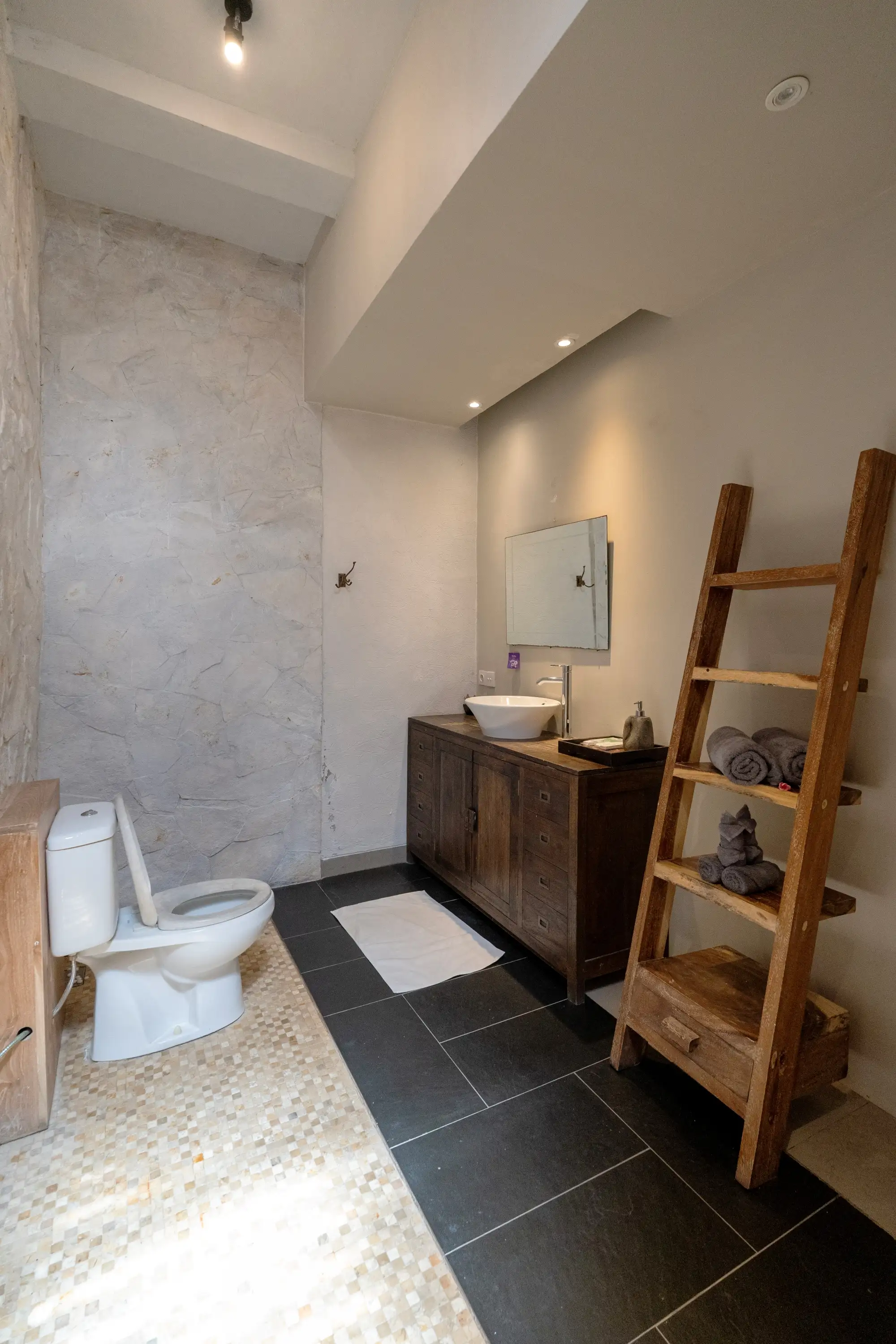 Villa 806m² in Indonesia, Bukit. Priced at 850000$ rent photo-13