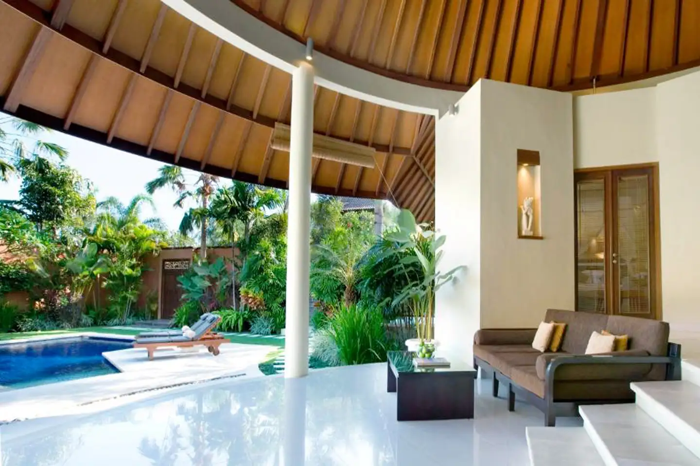 Villa 350m² in Indonesia, Seminyak. Priced at 1227842$ rent photo-1