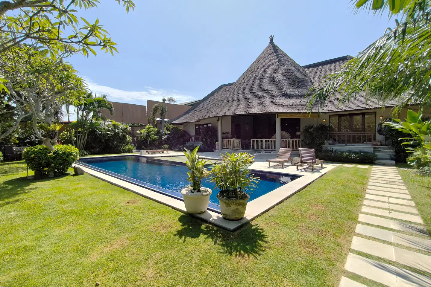 Villa 350m² in Indonesia, Seminyak. Priced at 1227842$ rent photo-8