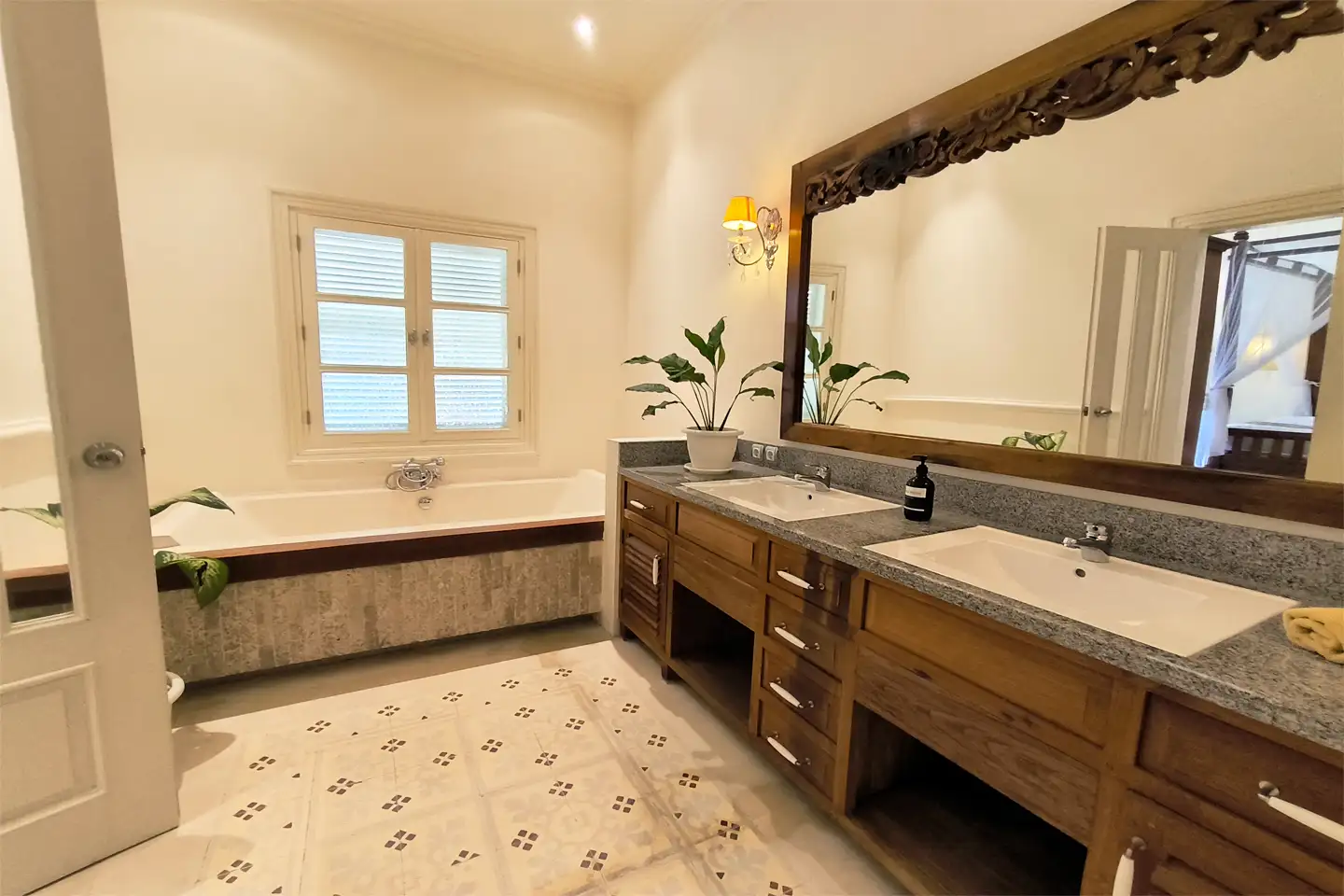 Villa 1081m² in Indonesia, Tabanan. Priced at 1793798$ rent photo-8