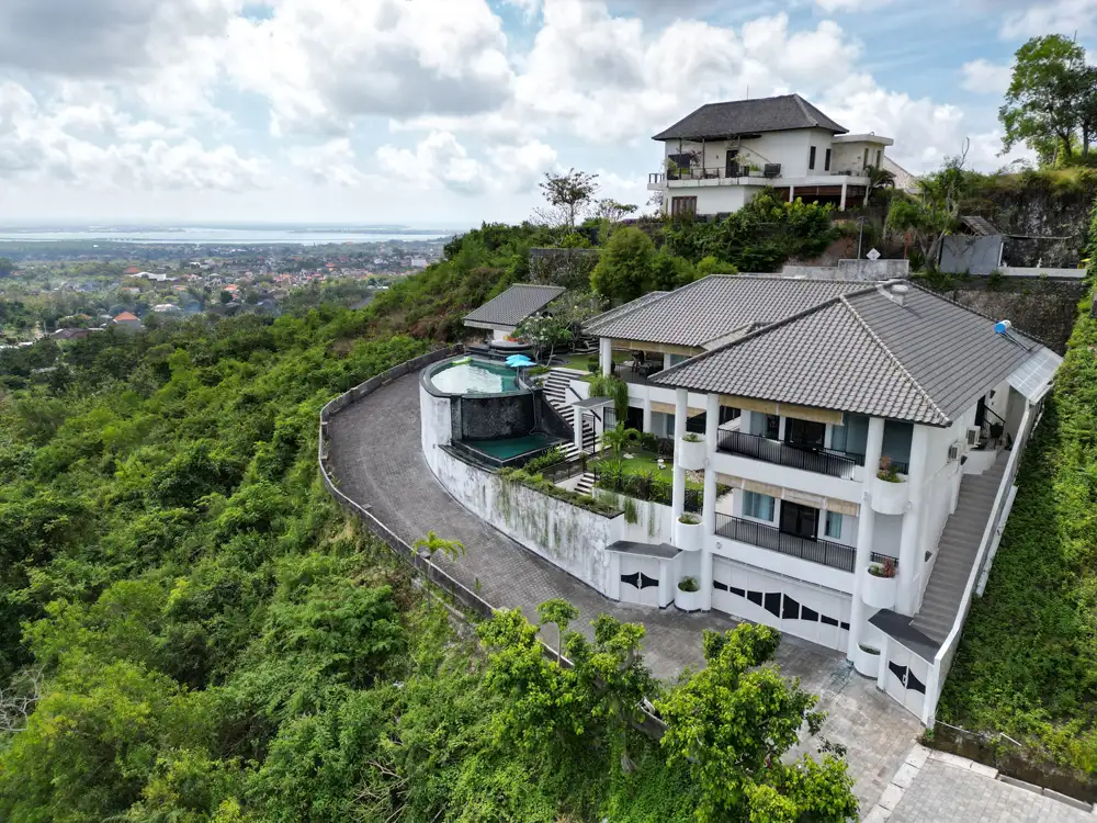 Villa 1000m² in Indonesia, Bukit. Priced at 1900000$ rent photo-31