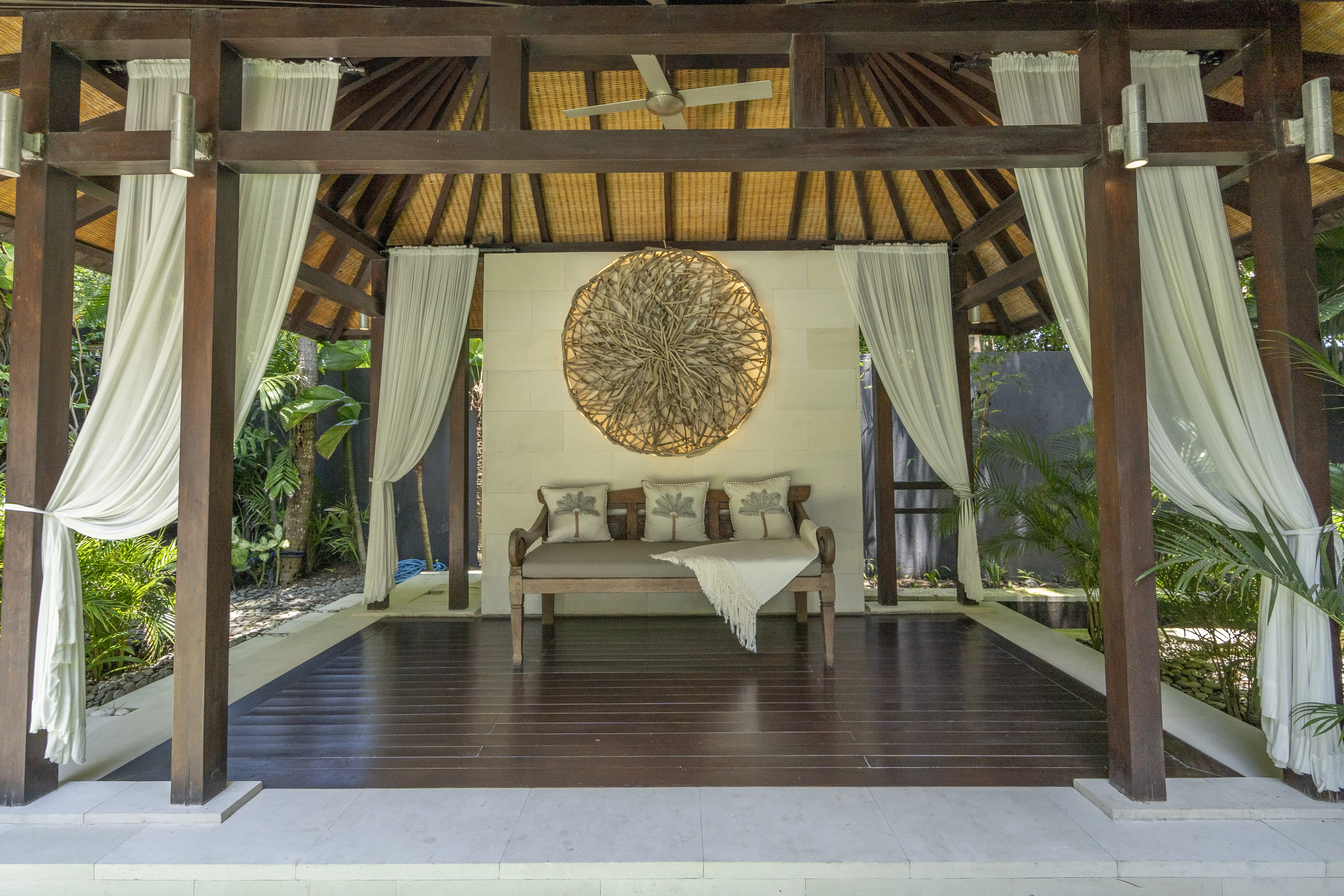 Villa 800m² in Indonesia, Seminyak. Priced at 3000000$ rent photo-2