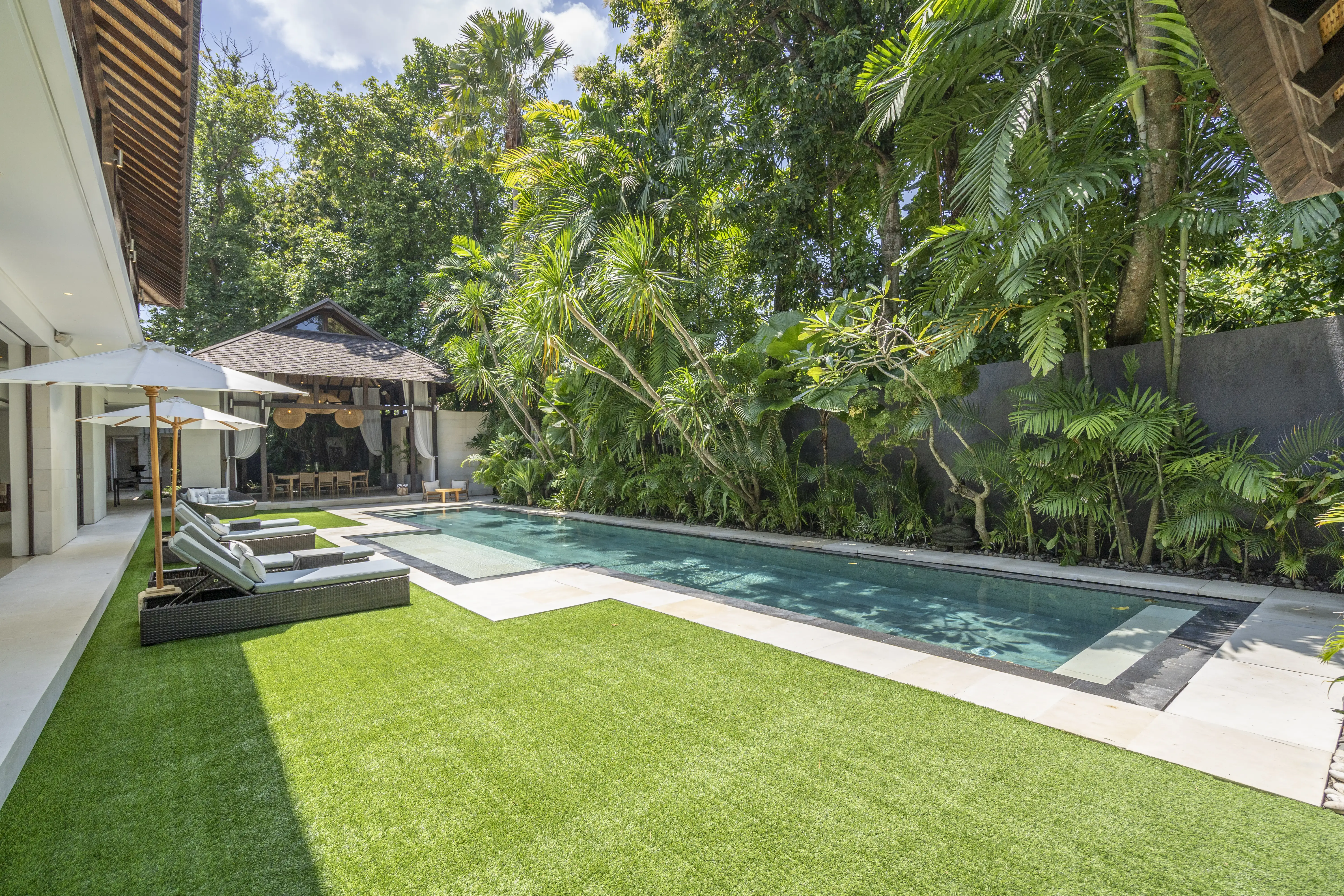 Villa 800m² in Indonesia, Seminyak. Priced at 3000000$ rent photo-3