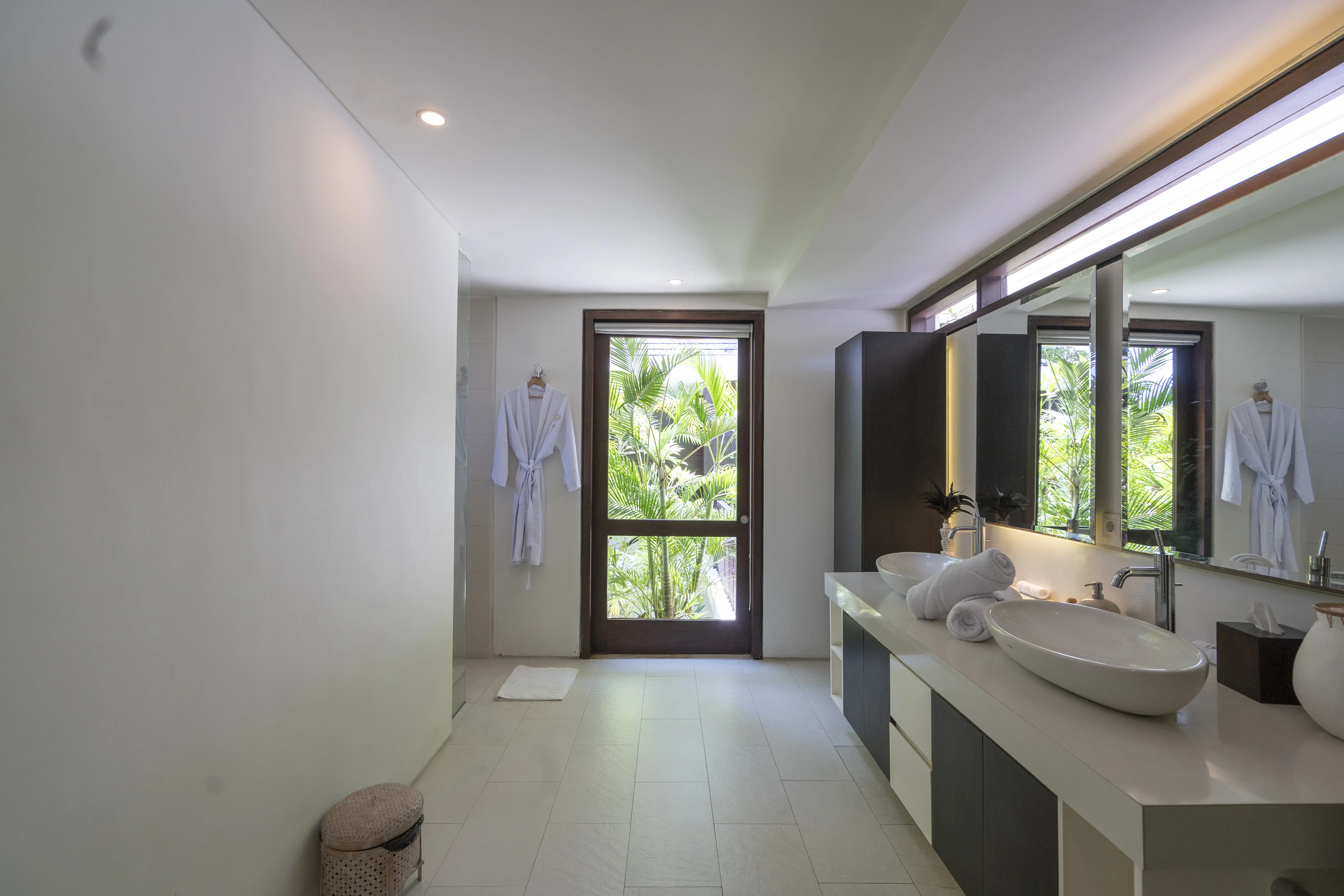 Villa 800m² in Indonesia, Seminyak. Priced at 3000000$ rent photo-9