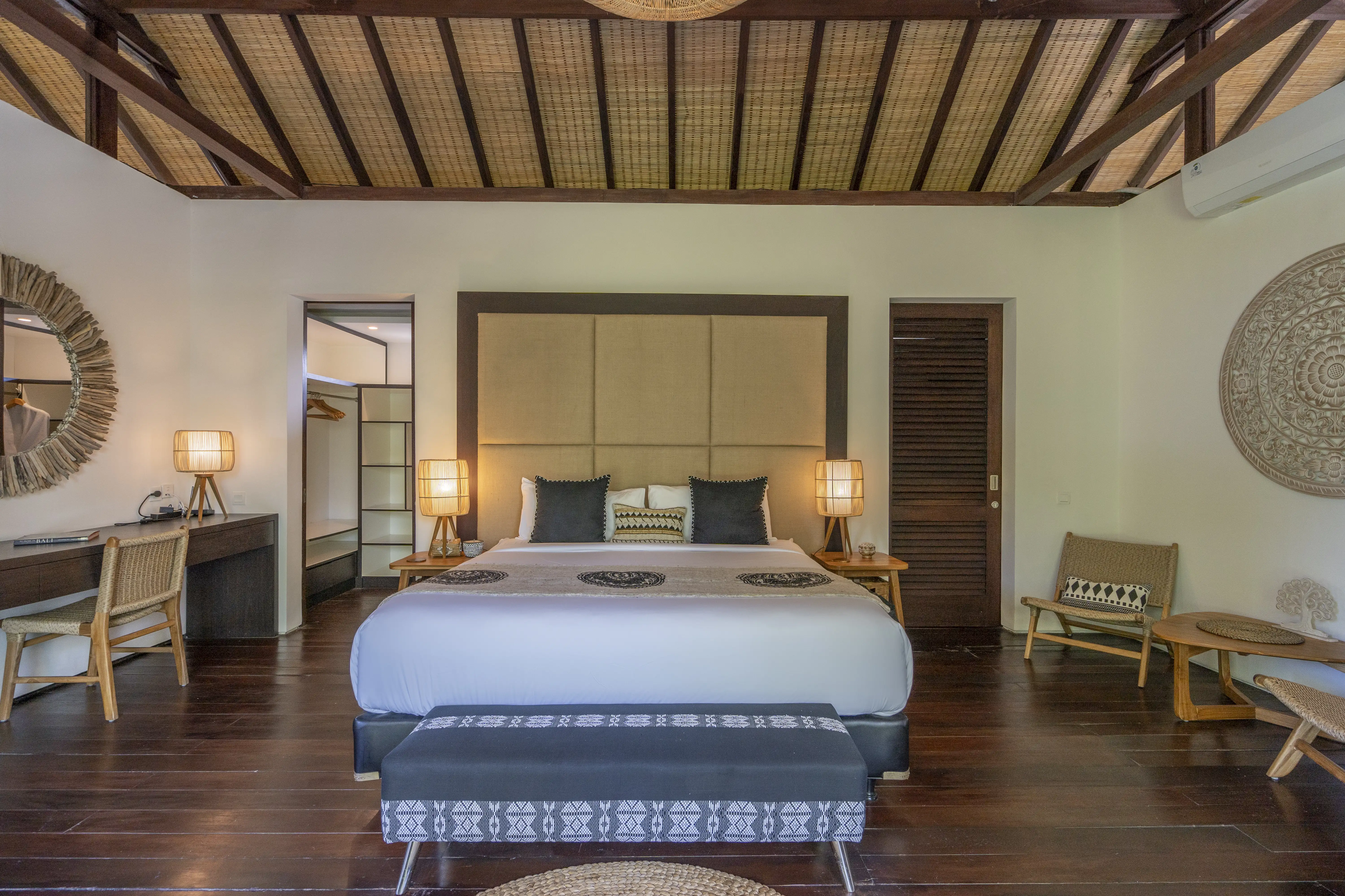 Villa 800m² in Indonesia, Seminyak. Priced at 3000000$ rent photo-16