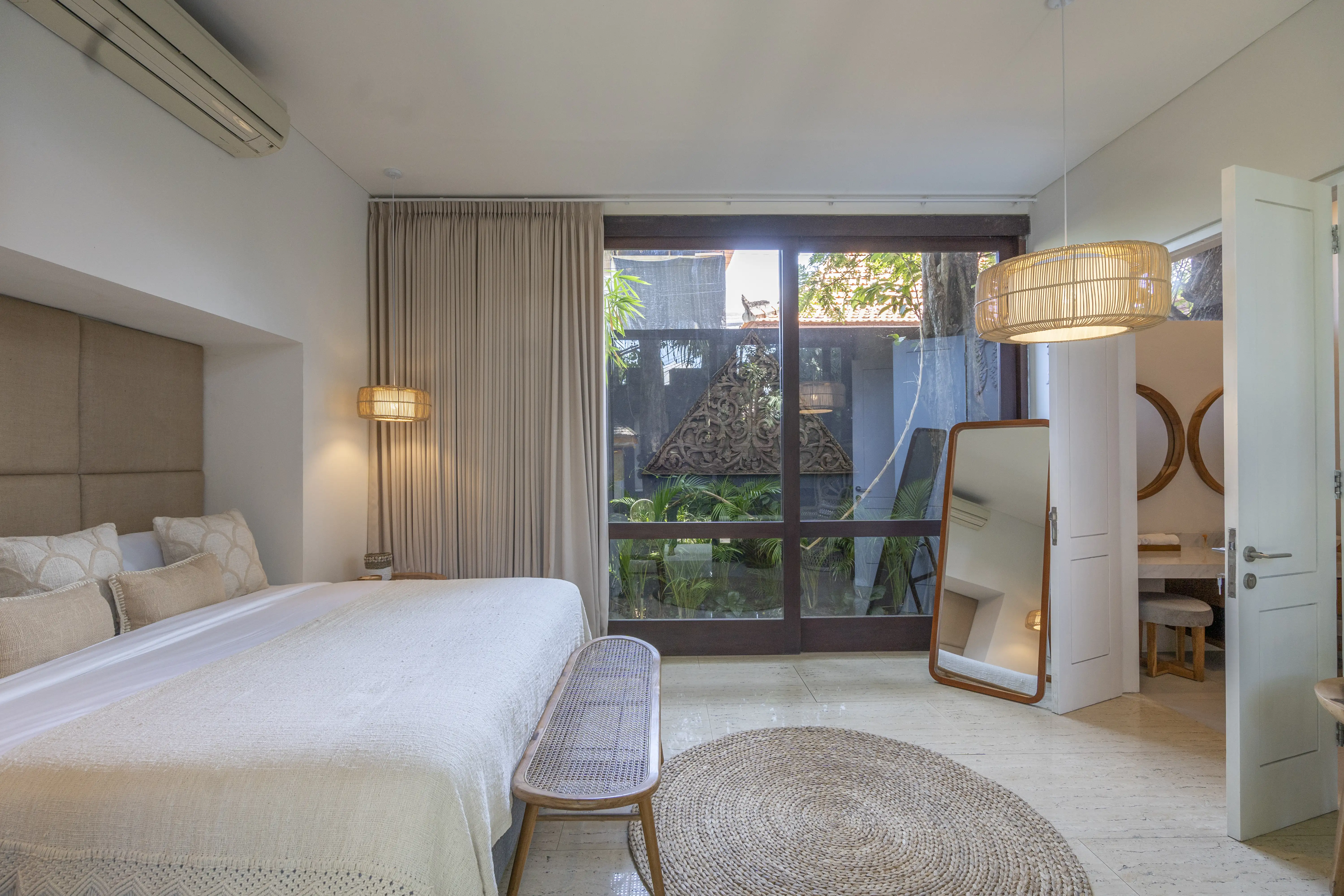 Villa 800m² in Indonesia, Seminyak. Priced at 3000000$ rent photo-20