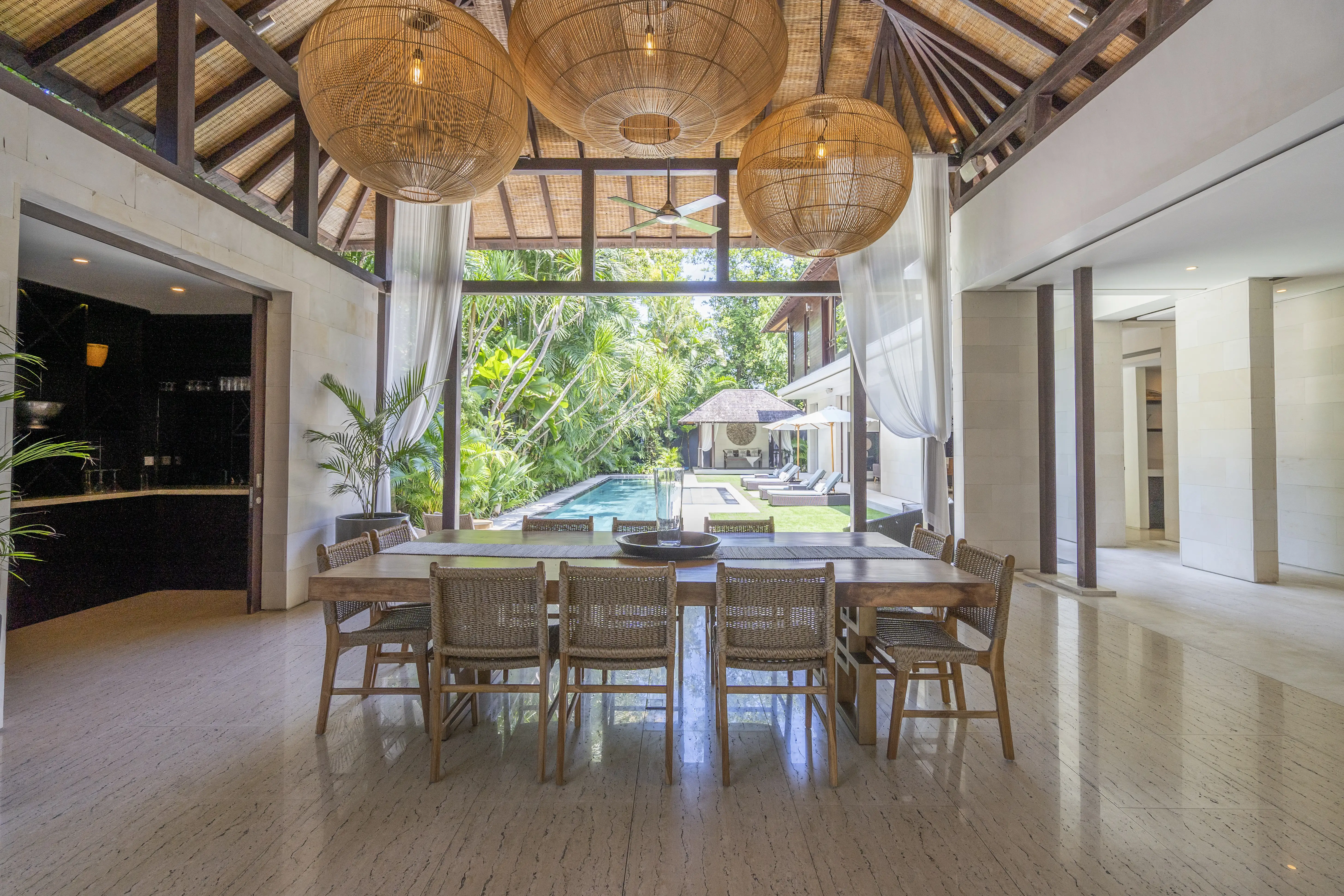 Villa 800m² in Indonesia, Seminyak. Priced at 3000000$ rent photo-26