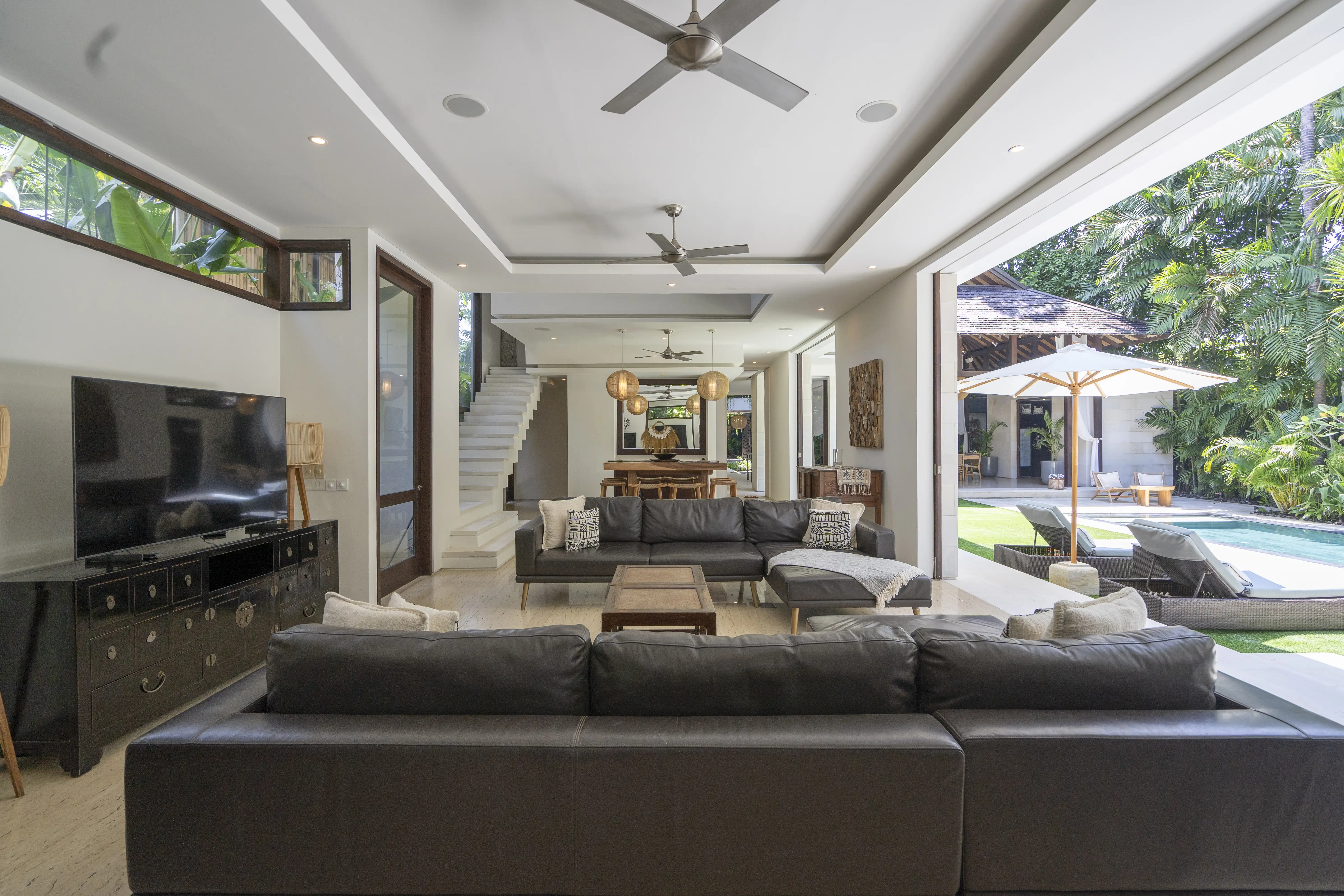 Villa 800m² in Indonesia, Seminyak. Priced at 3000000$ rent photo-33