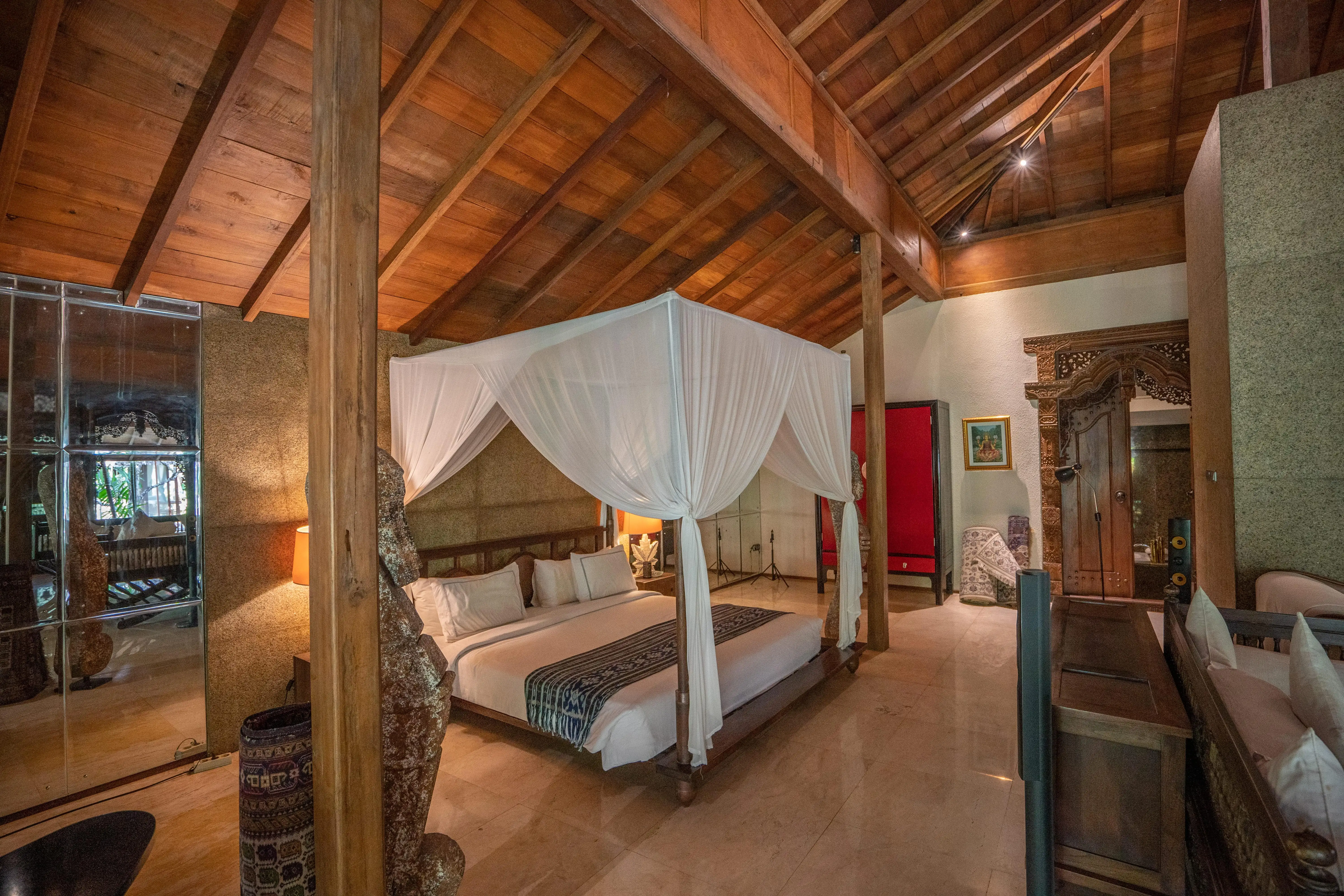 Villa 1000m² in Indonesia, Seminyak. Priced at 3000000$ rent photo-8