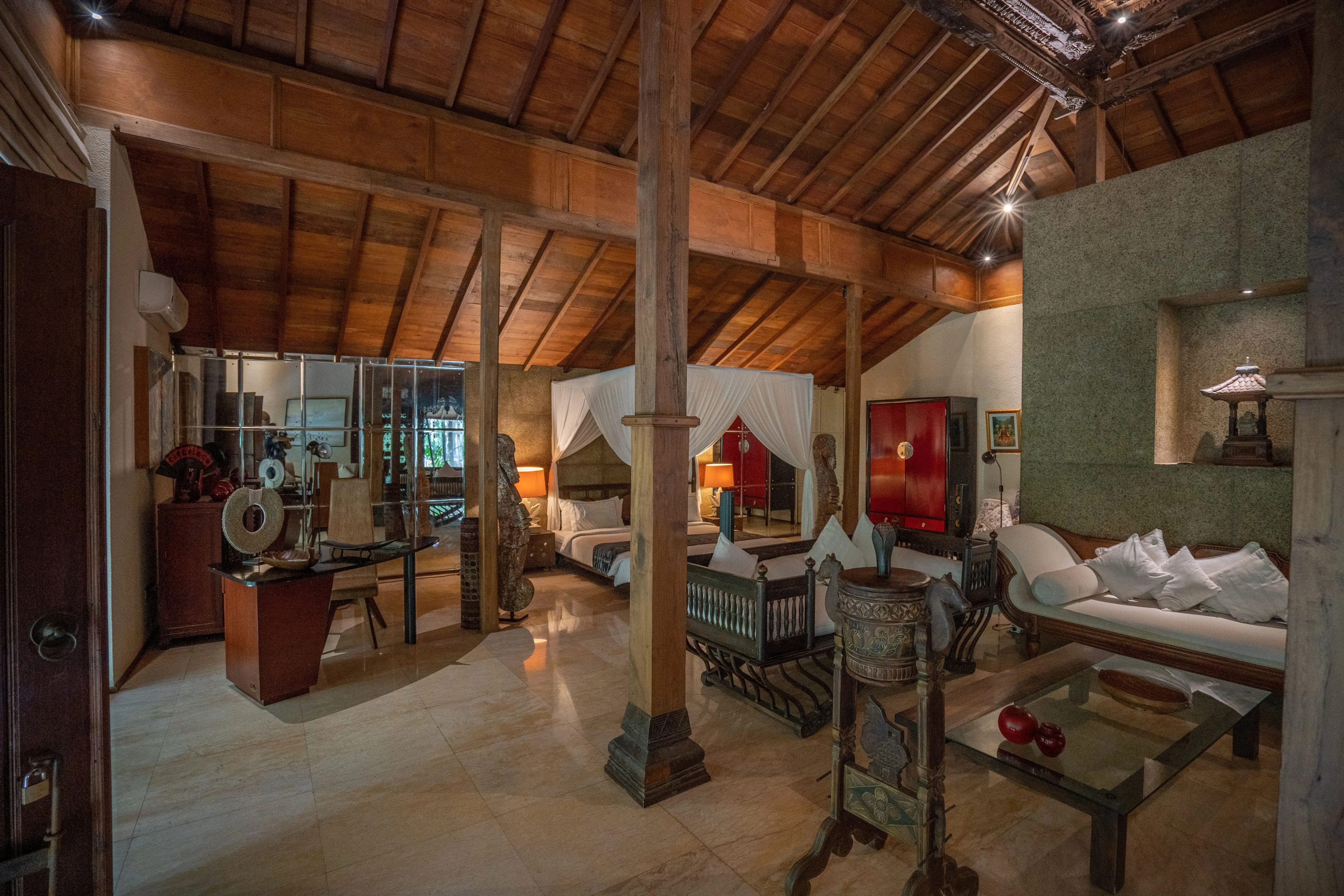 Villa 1000m² in Indonesia, Seminyak. Priced at 3000000$ rent photo-9