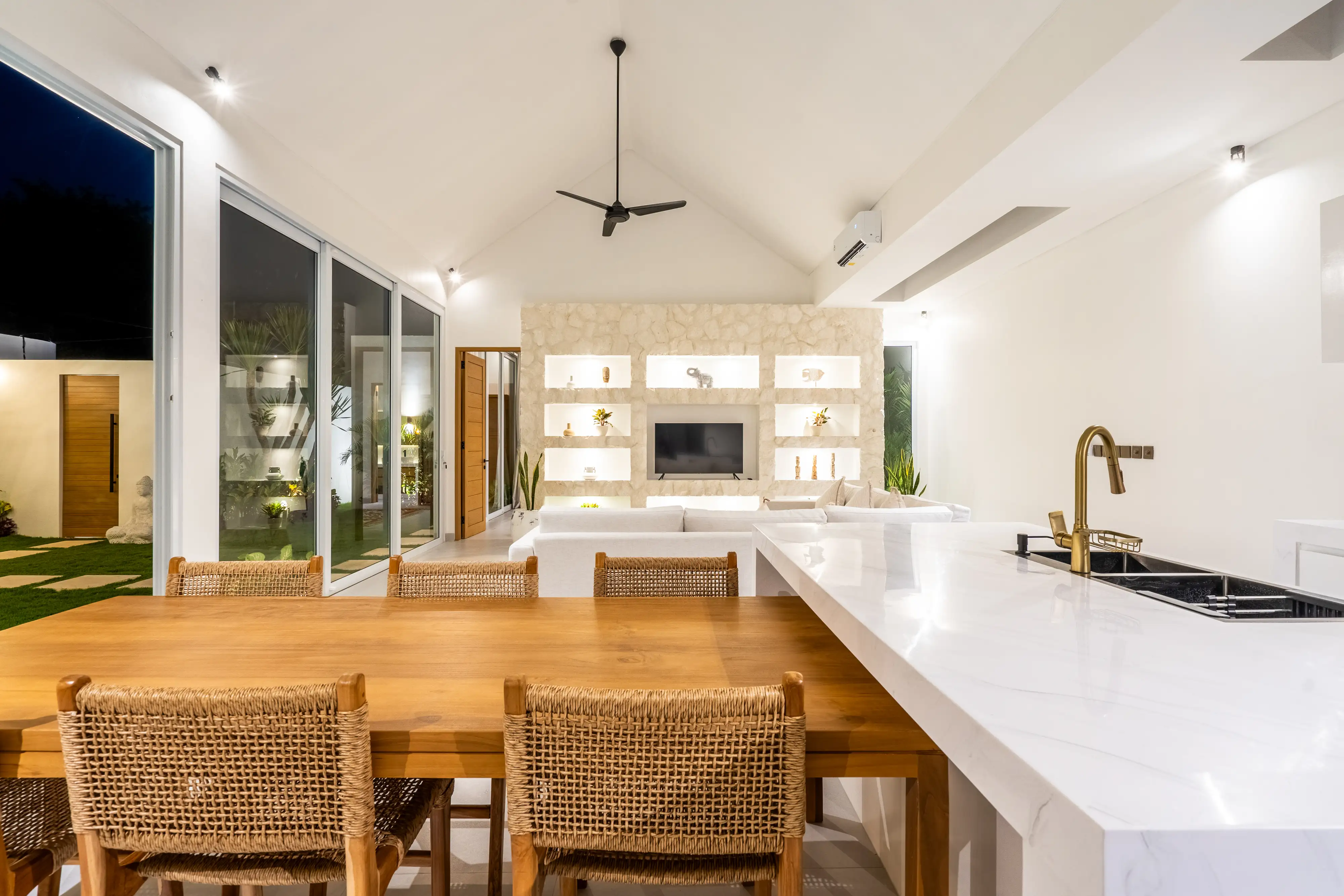 Villa 225m² in Indonesia, Bukit. Priced at 499000$ rent photo-25
