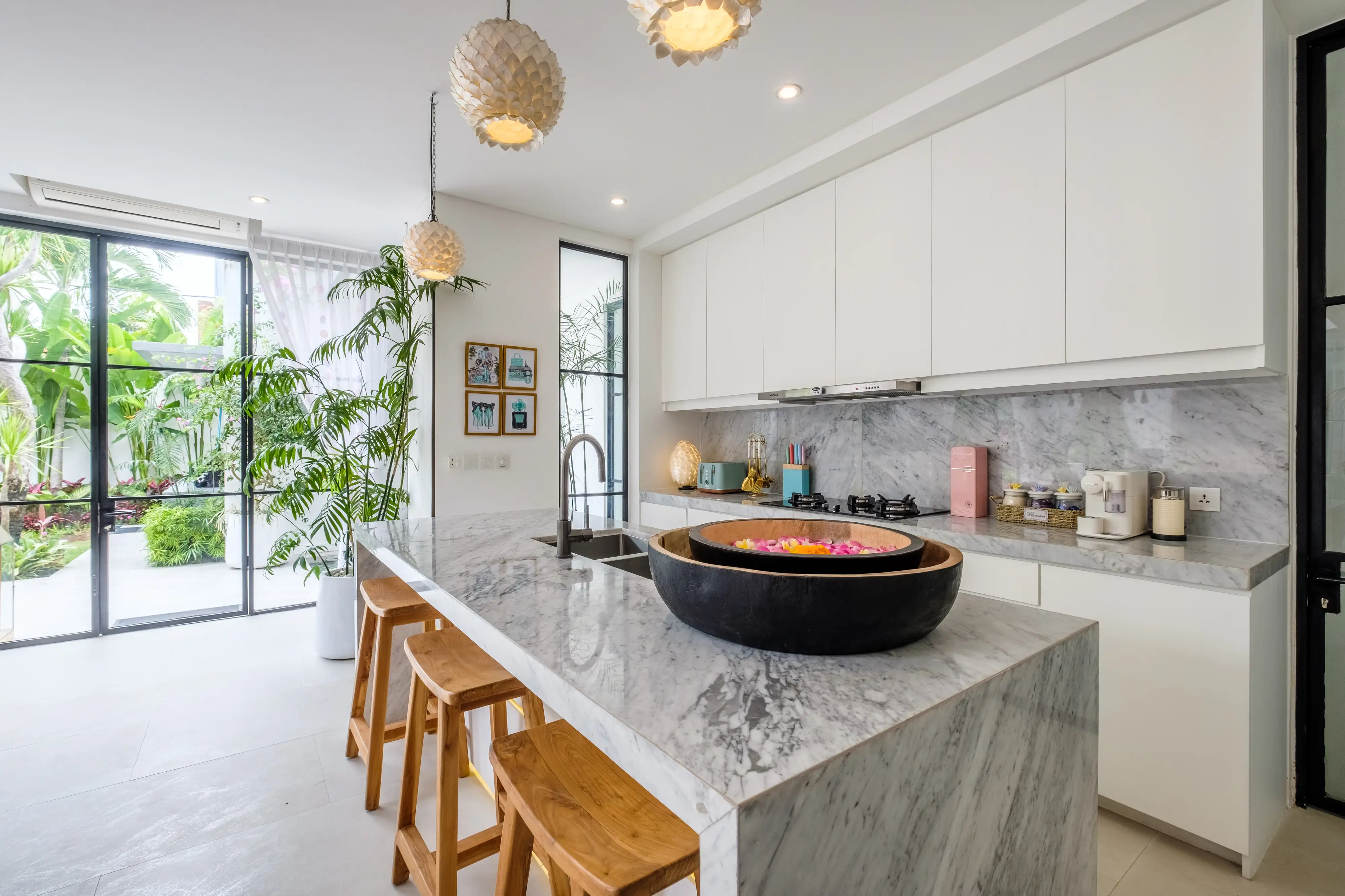 Villa 250m² in Indonesia, Canggu. Priced at 695000$ rent photo-31