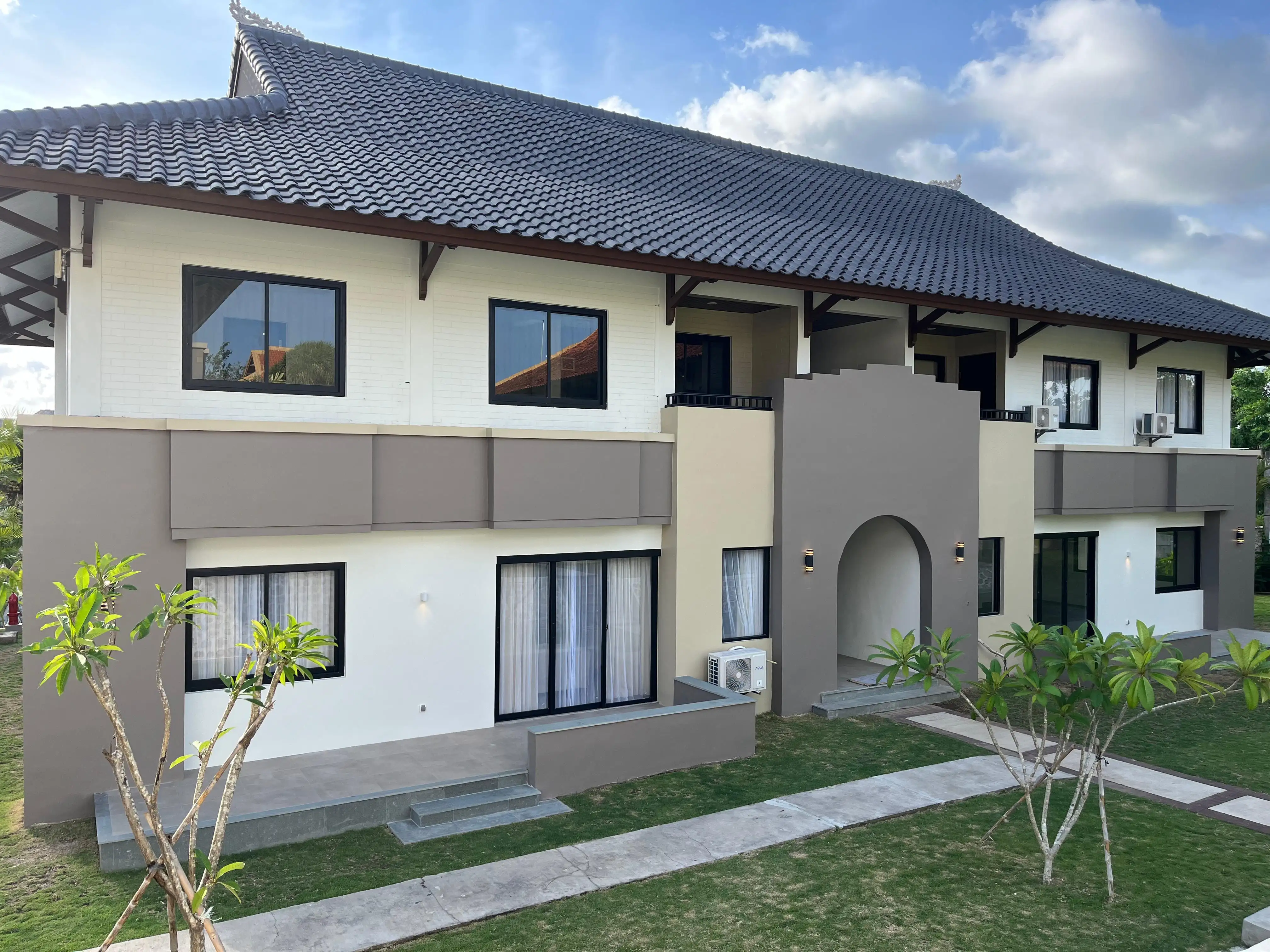 Flat 50m² in Indonesia, Bukit. Priced at 84010$ rent photo-2