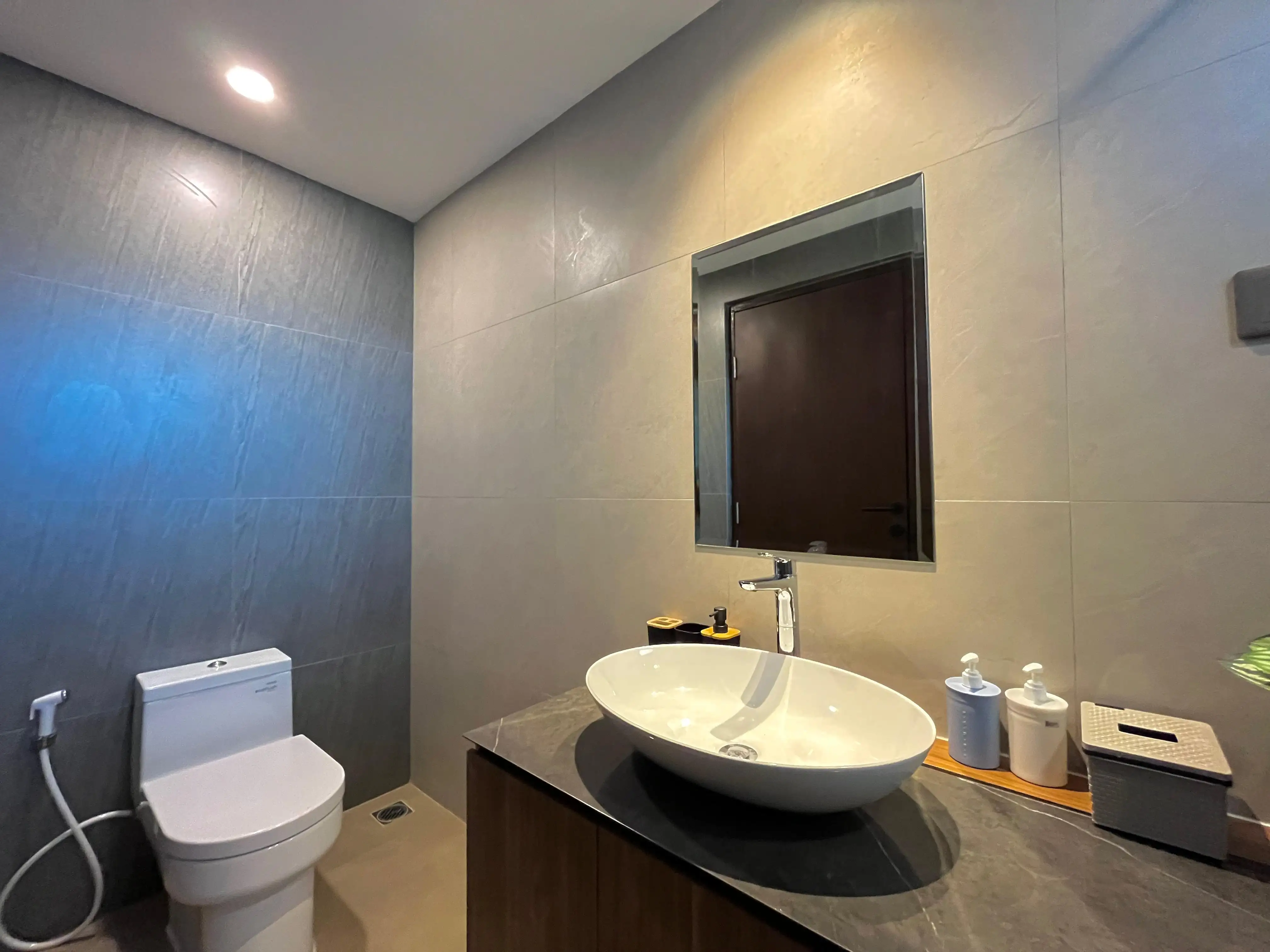 Flat 50m² in Indonesia, Bukit. Priced at 84010$ rent photo-4