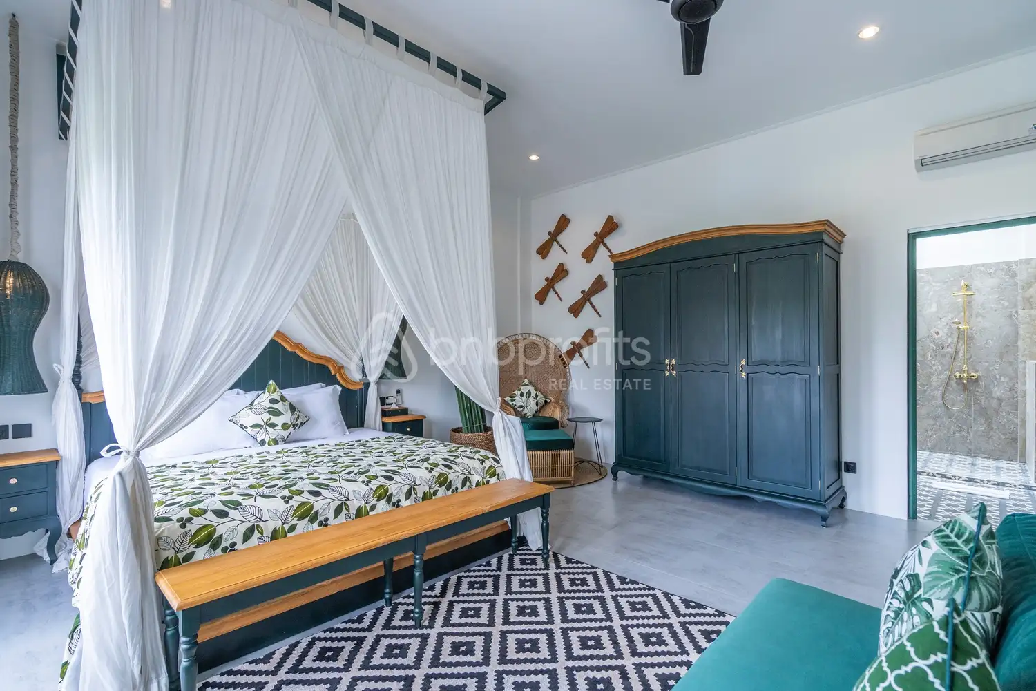 Villa 307m² in Indonesia, Canggu. Priced at 690000$ rent photo-14