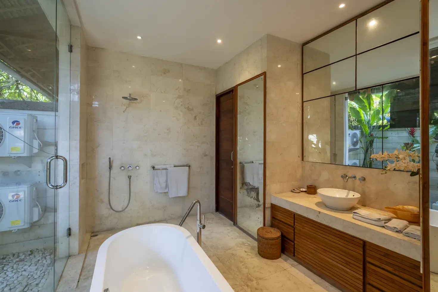 Villa 459m² in Indonesia, Seminyak. Priced at 1300000$ rent photo-7