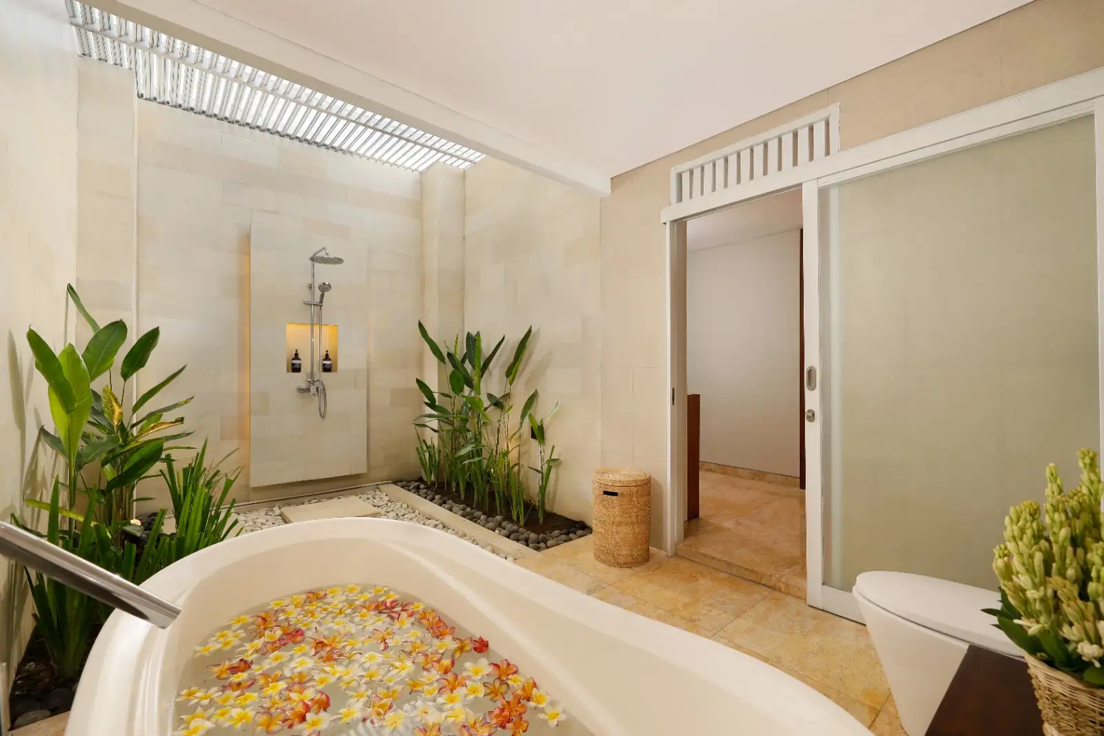 Villa 1474m² in Indonesia, Canggu. Priced at 2370000$ rent photo-7