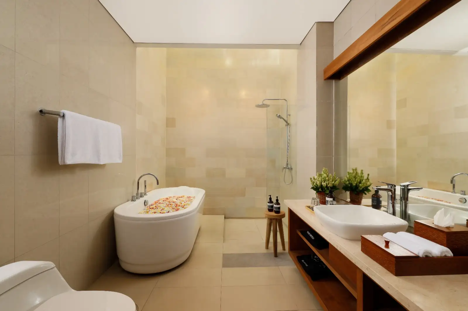 Villa 1474m² in Indonesia, Canggu. Priced at 2370000$ rent photo-8