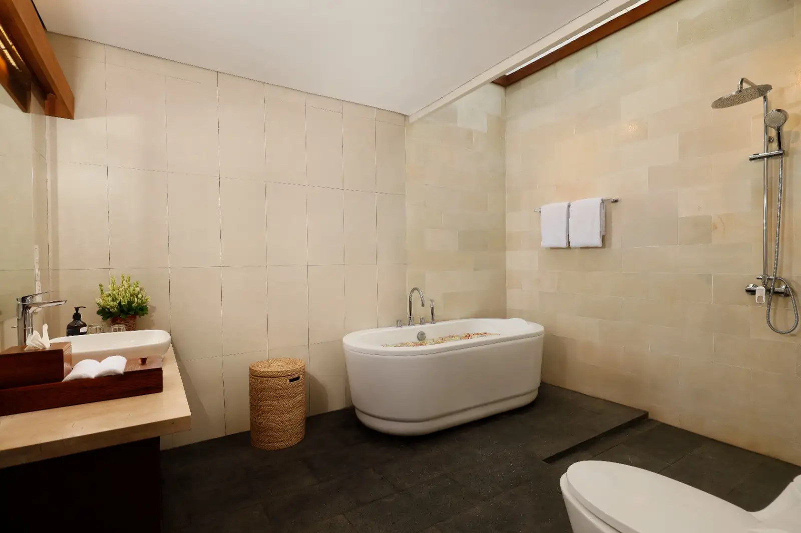 Villa 1474m² in Indonesia, Canggu. Priced at 2370000$ rent photo-9