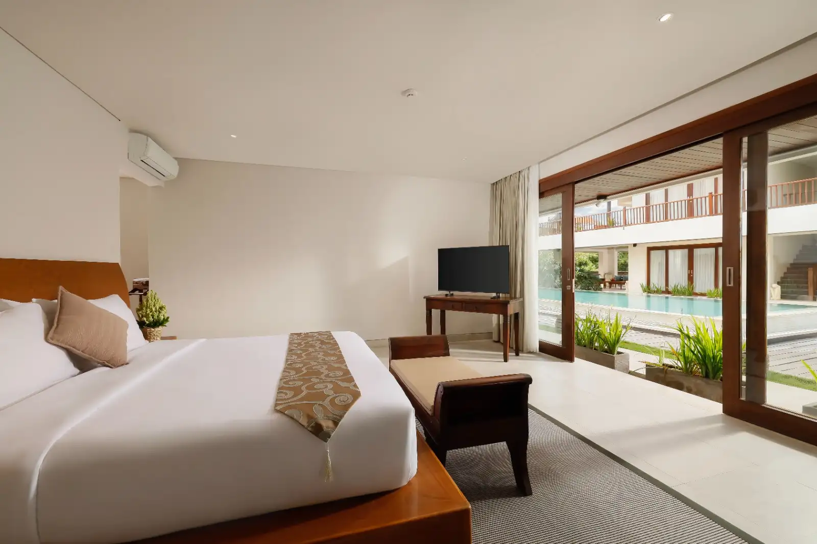 Villa 1474m² in Indonesia, Canggu. Priced at 2370000$ rent photo-16