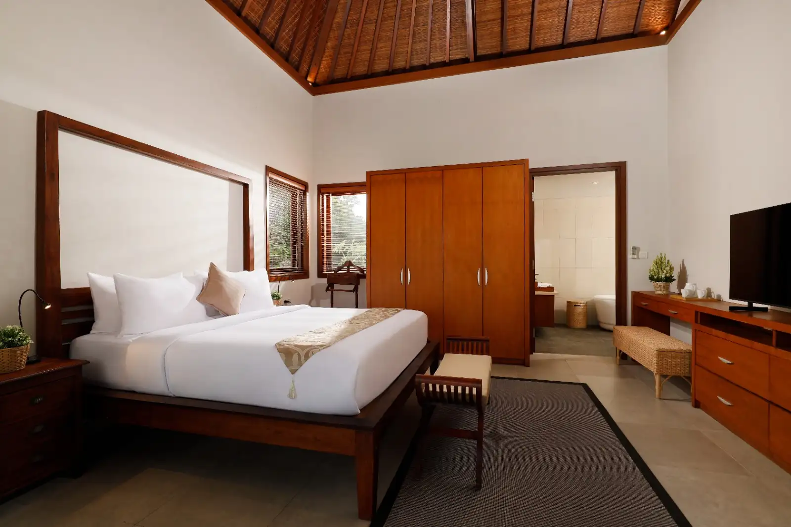 Villa 1474m² in Indonesia, Canggu. Priced at 2370000$ rent photo-17