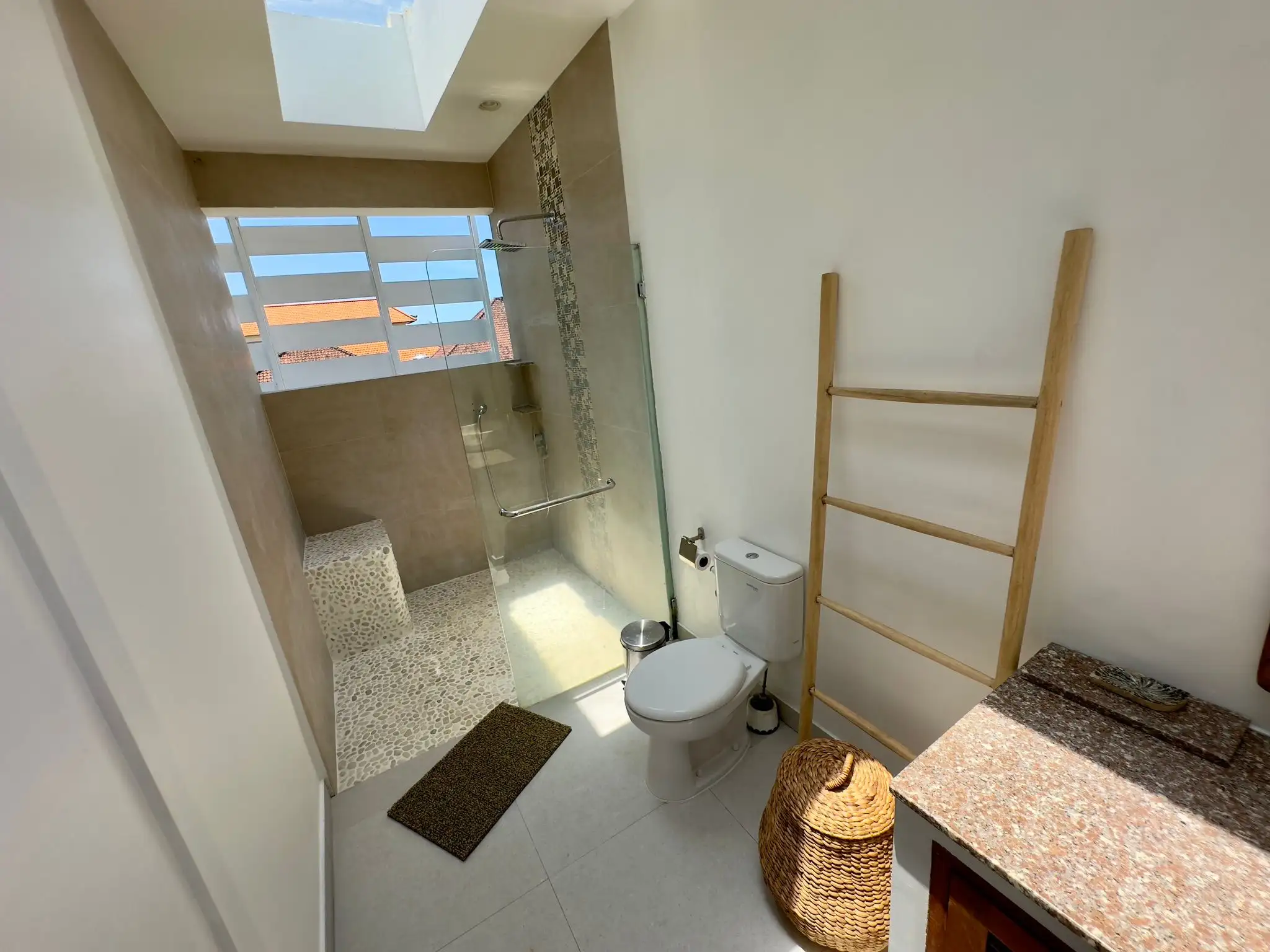 Flat 90m² in Indonesia, Canggu. Priced at 150000$ rent photo-4