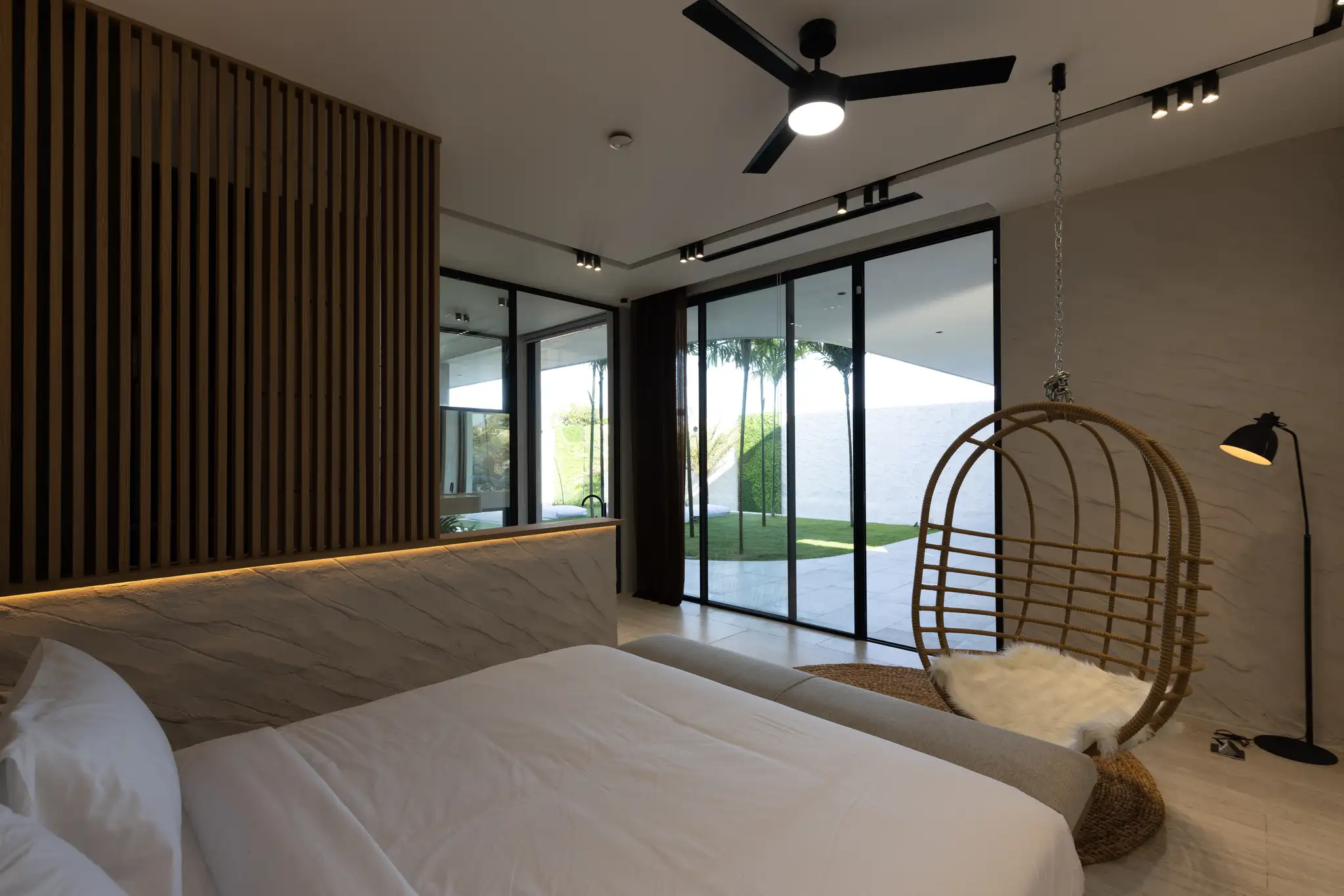 Villa 414m² in Indonesia, Bukit. Priced at 1800000$ rent photo-20