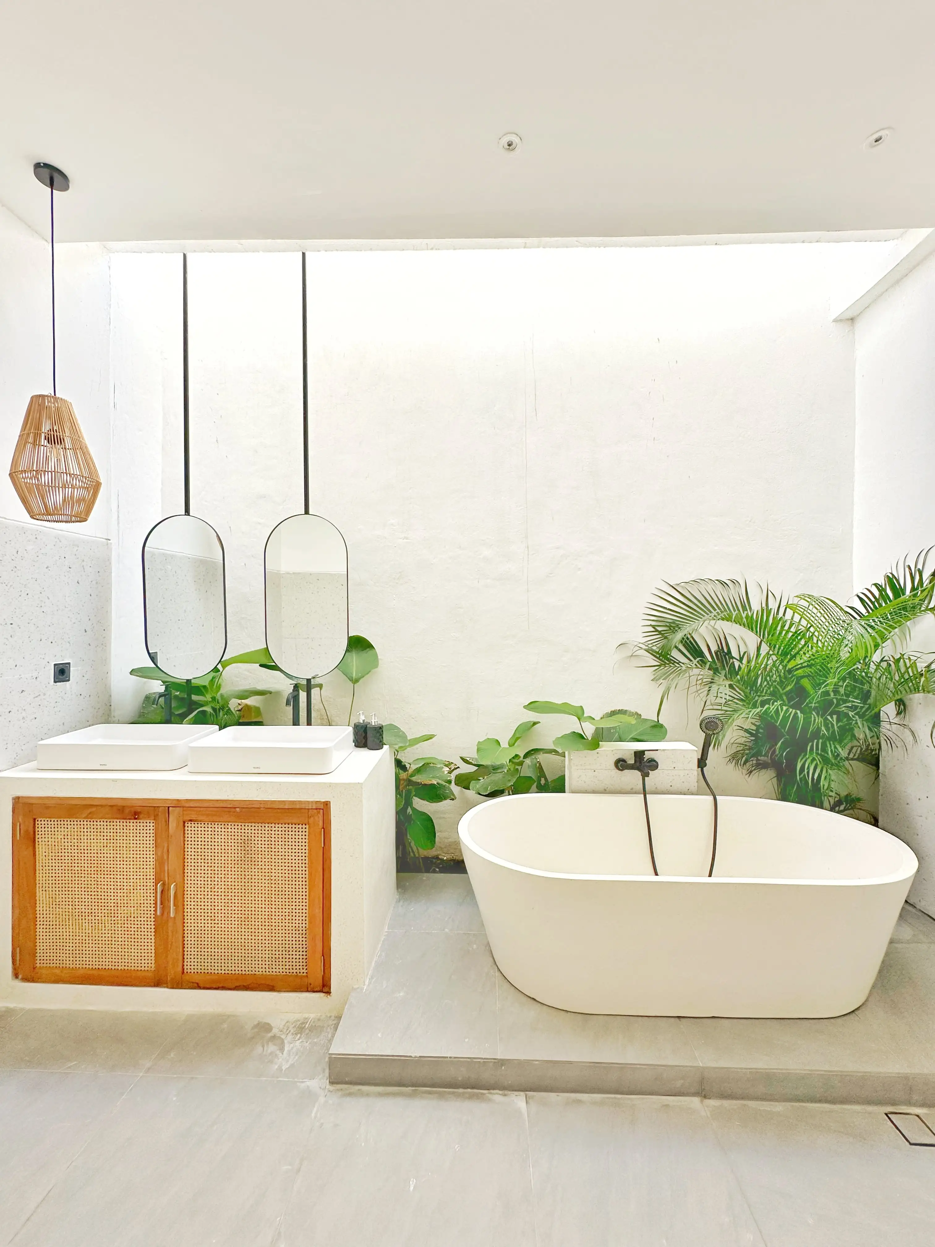 Villa 190m² in Indonesia, Canggu. Priced at 250000$ rent photo-8