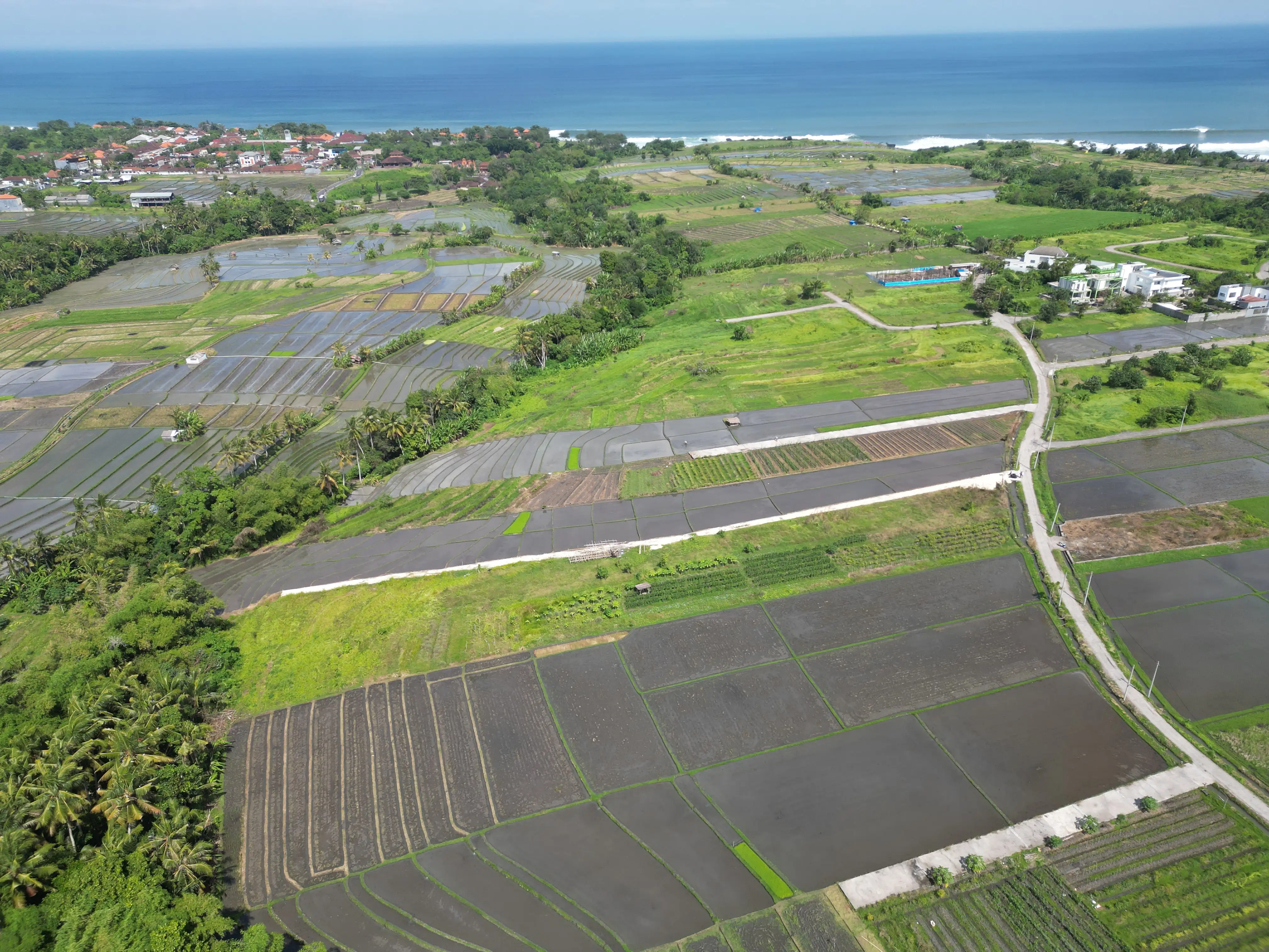 Land 0m² in Indonesia, Kedungu. Priced at 234259$ rent photo-2
