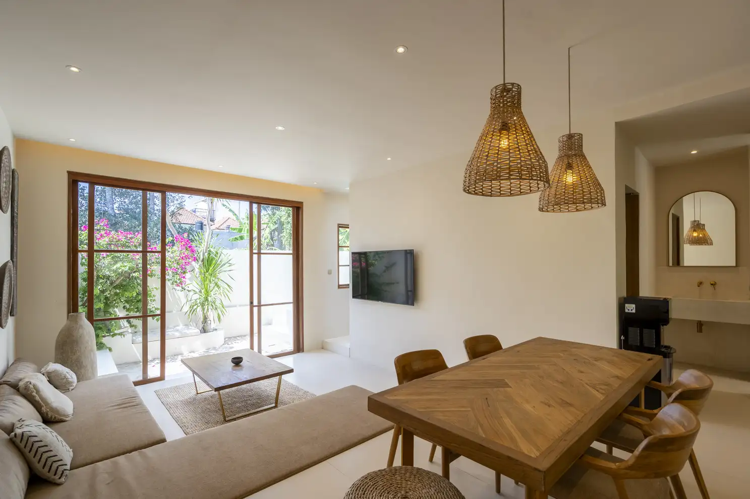 Villa 180m² in Indonesia, Canggu. Priced at 210000$ rent photo-20